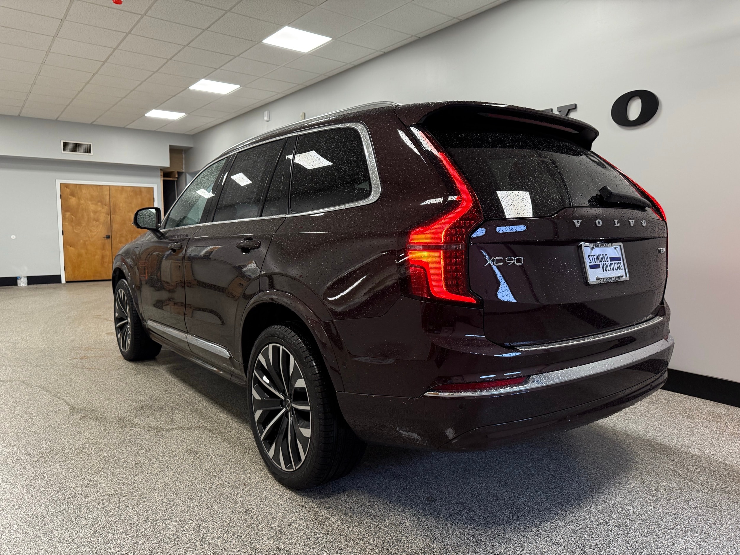 new 2025 Volvo XC90 plug-in hybrid car, priced at $79,195