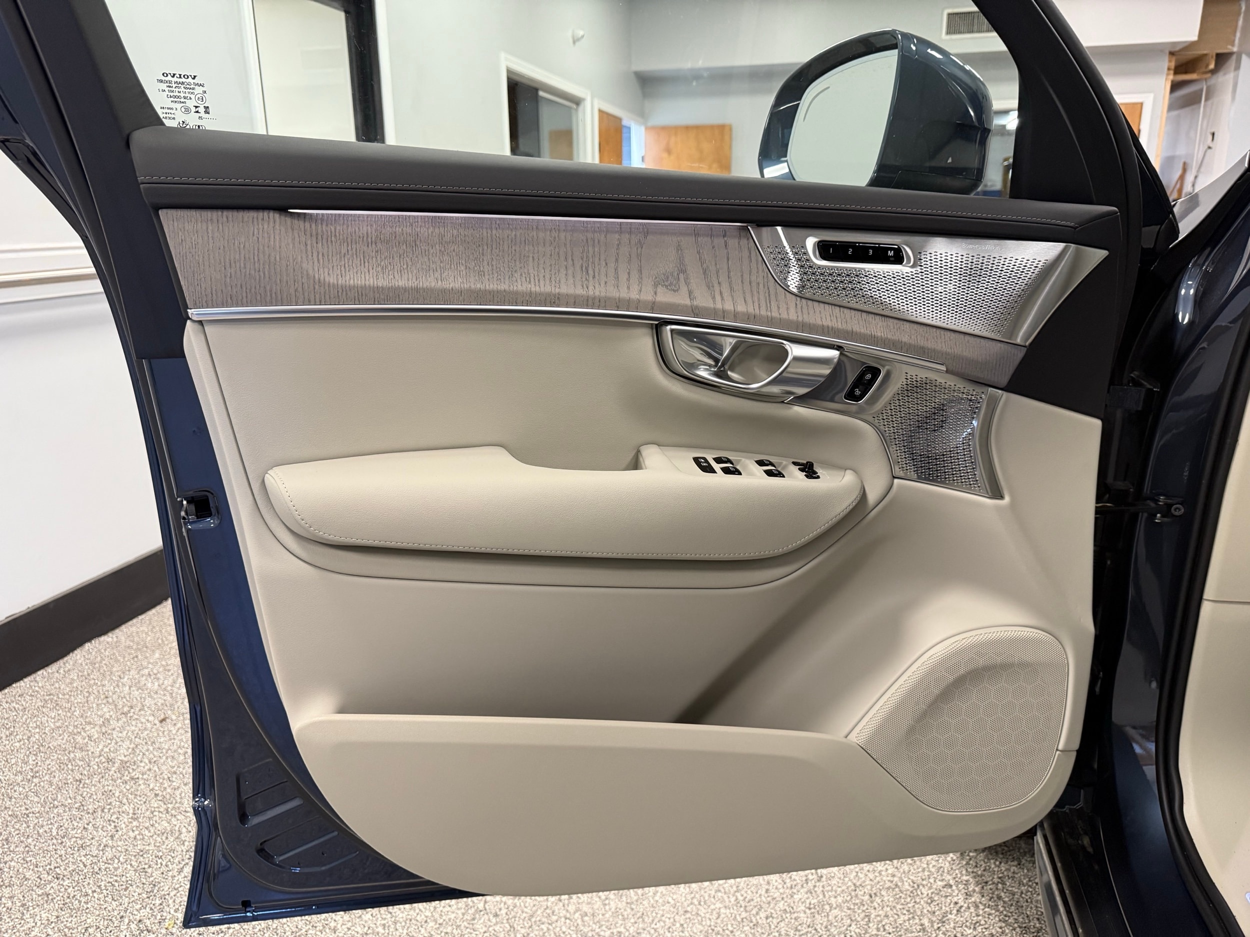 new 2025 Volvo XC90 car, priced at $76,045