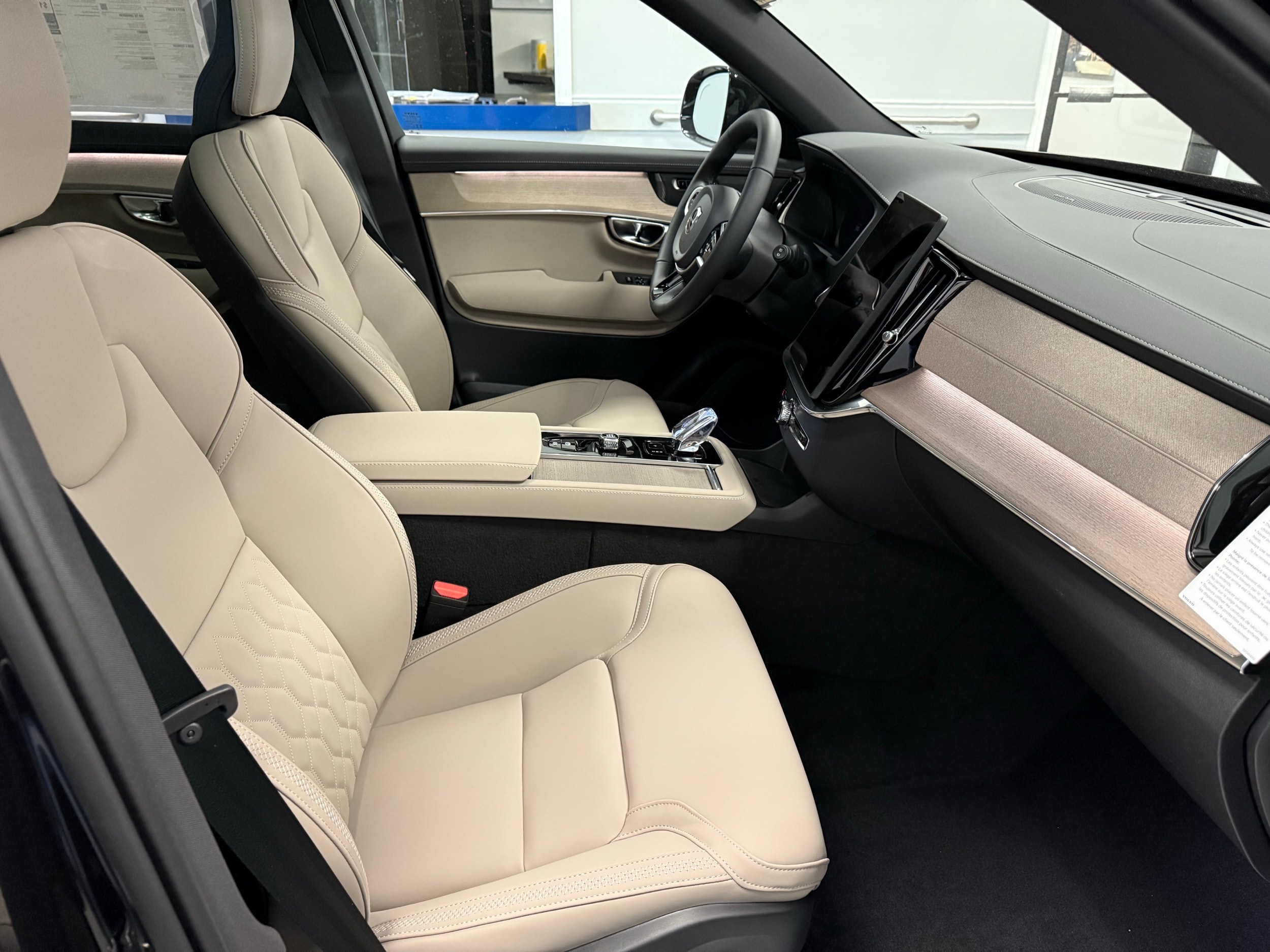 new 2025 Volvo XC90 plug-in hybrid car, priced at $77,895