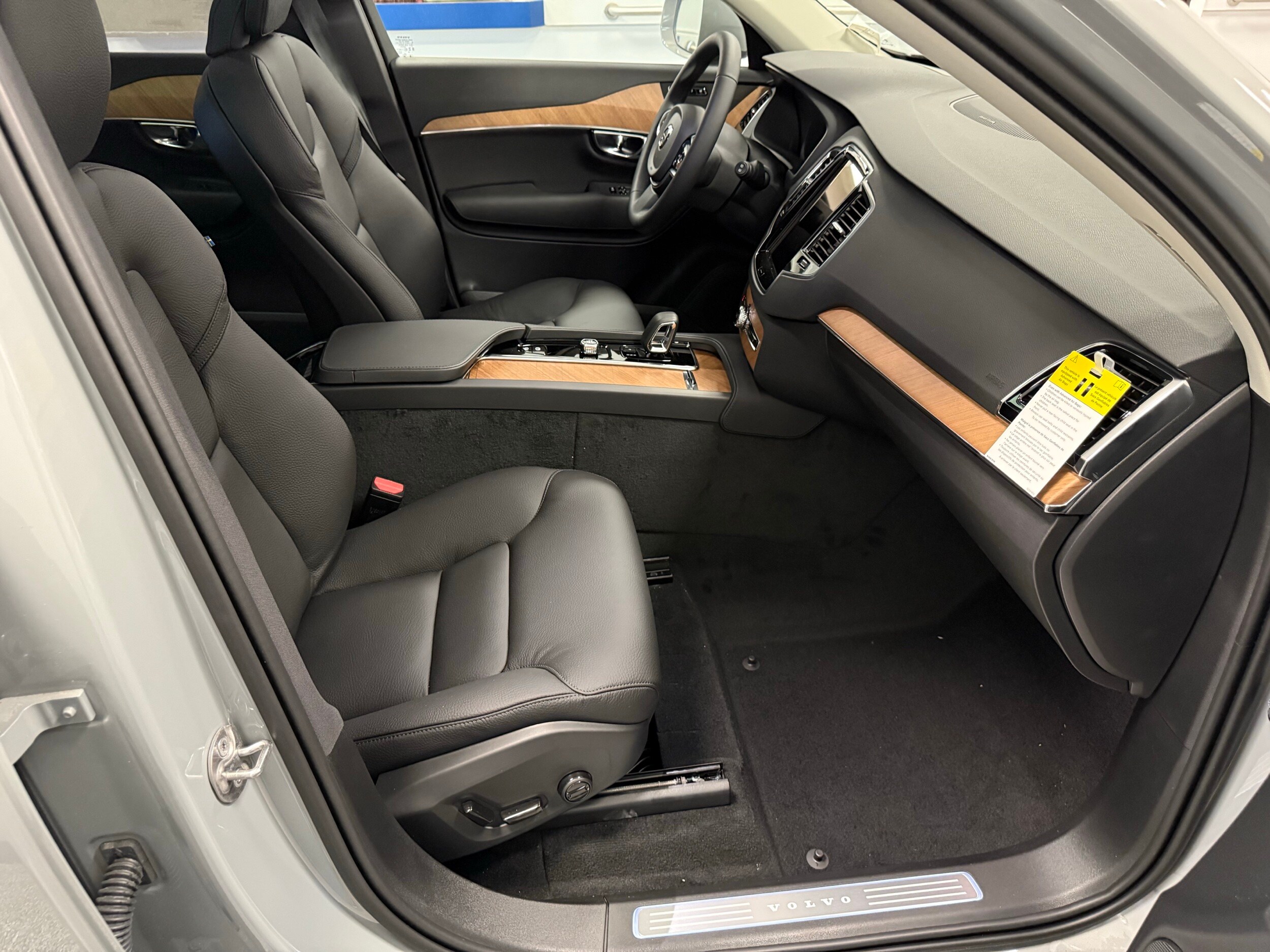 new 2025 Volvo XC90 car, priced at $68,955