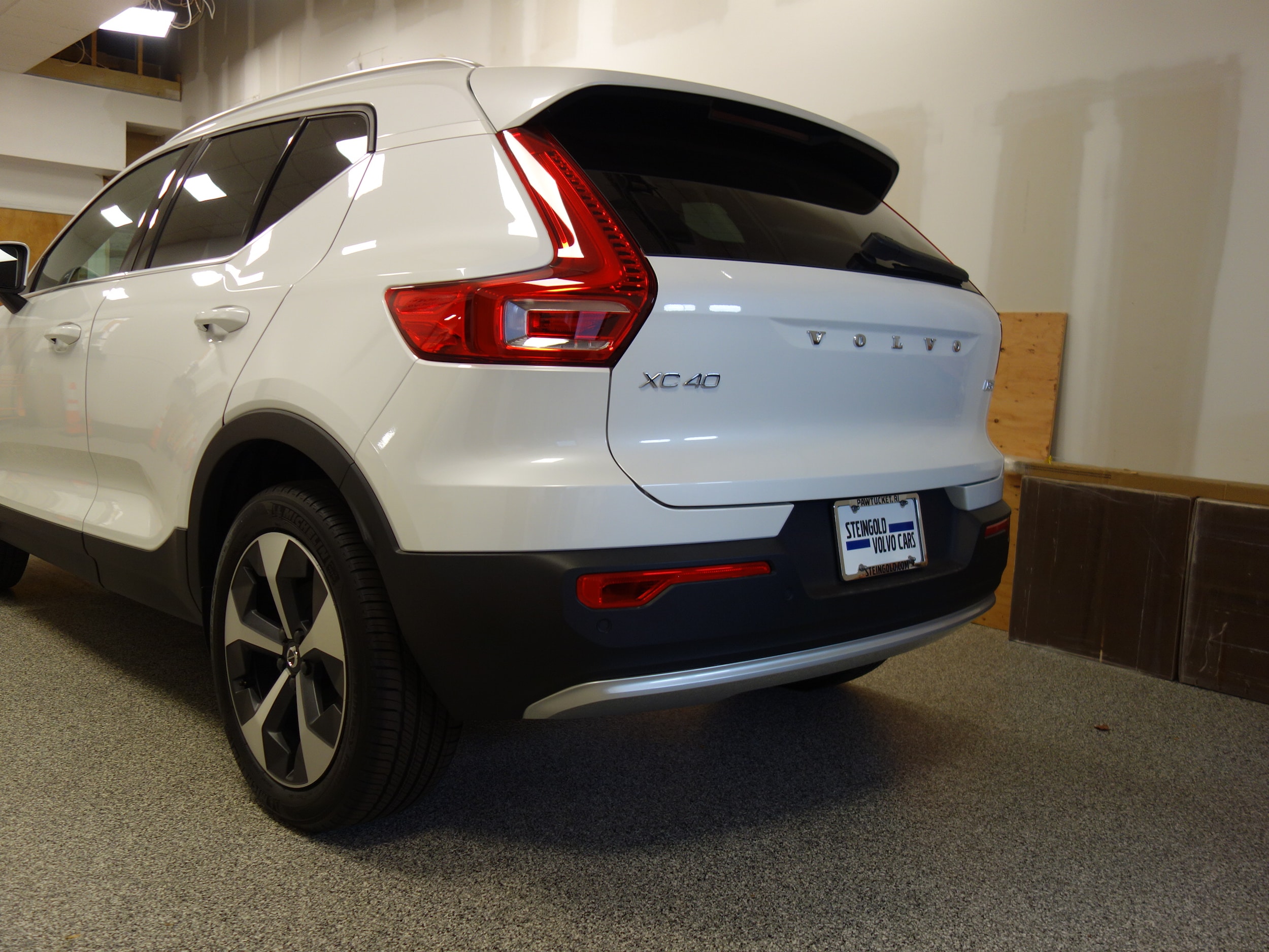 new 2025 Volvo XC40 car, priced at $46,015