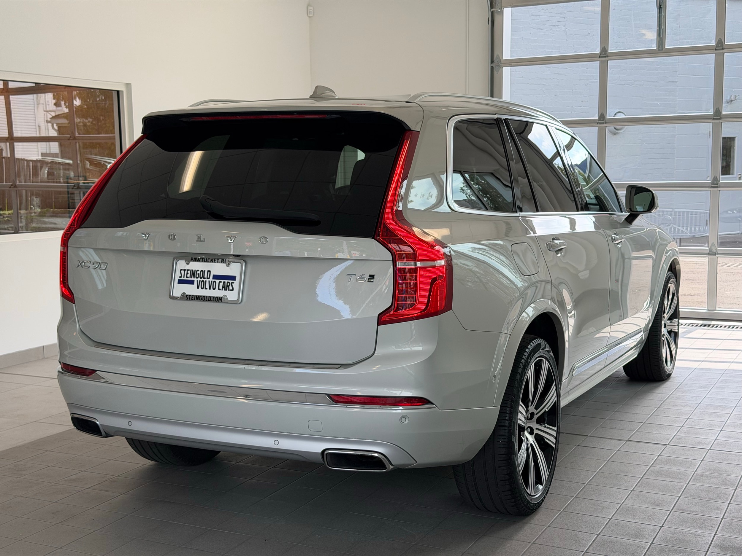 used 2021 Volvo XC90 car, priced at $38,400