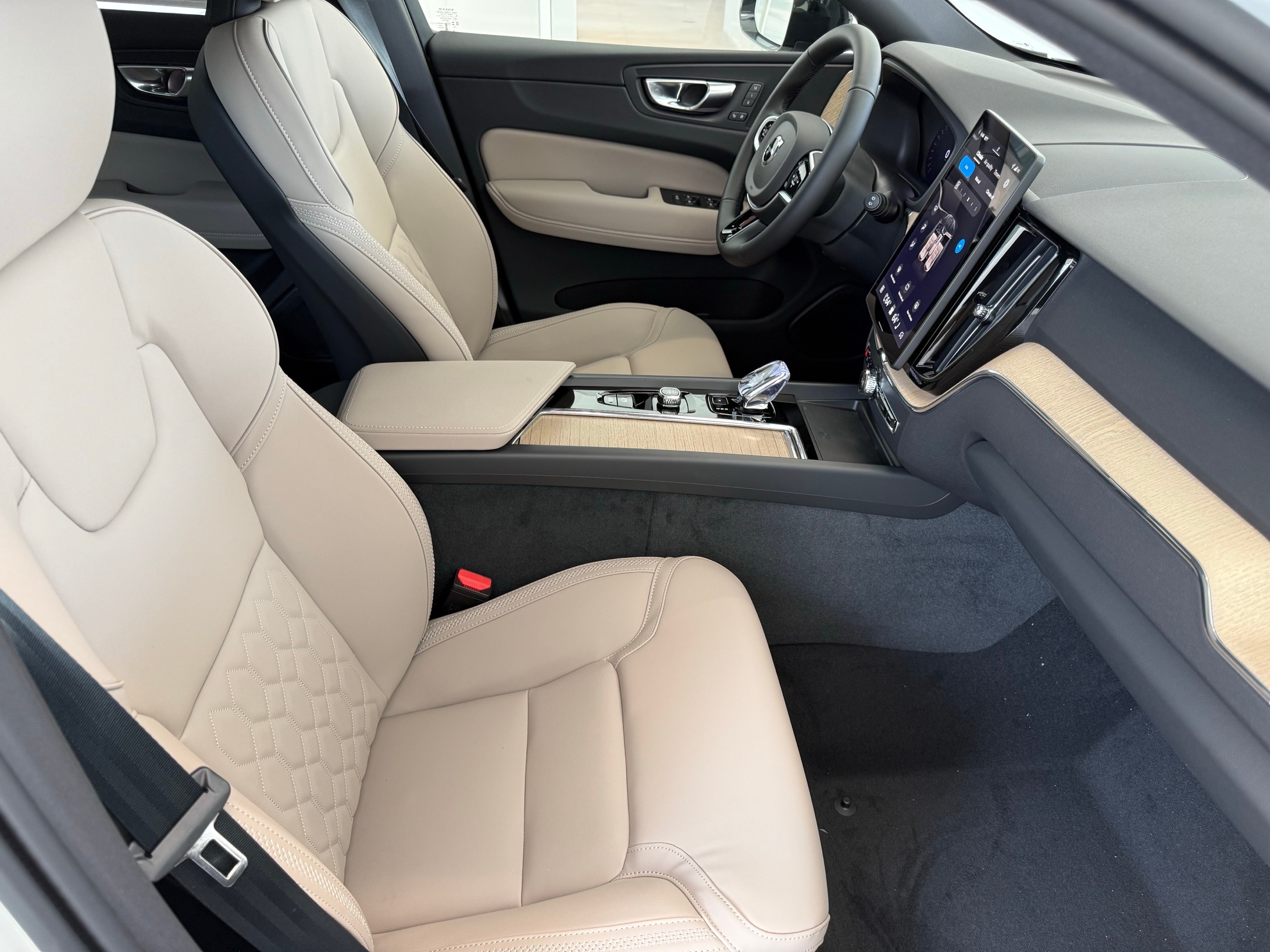 new 2026 Volvo XC60 car, priced at $57,985