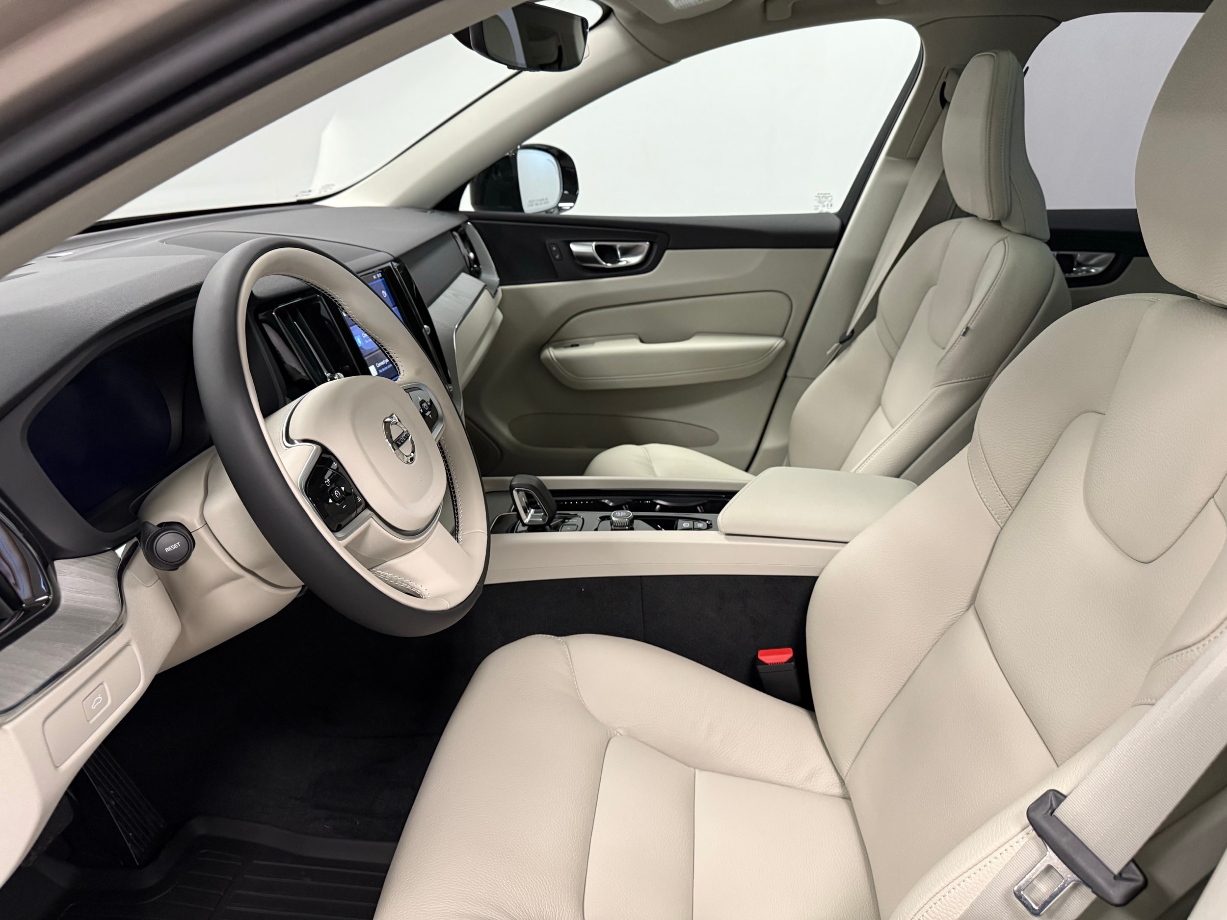 new 2025 Volvo XC60 car, priced at $55,360