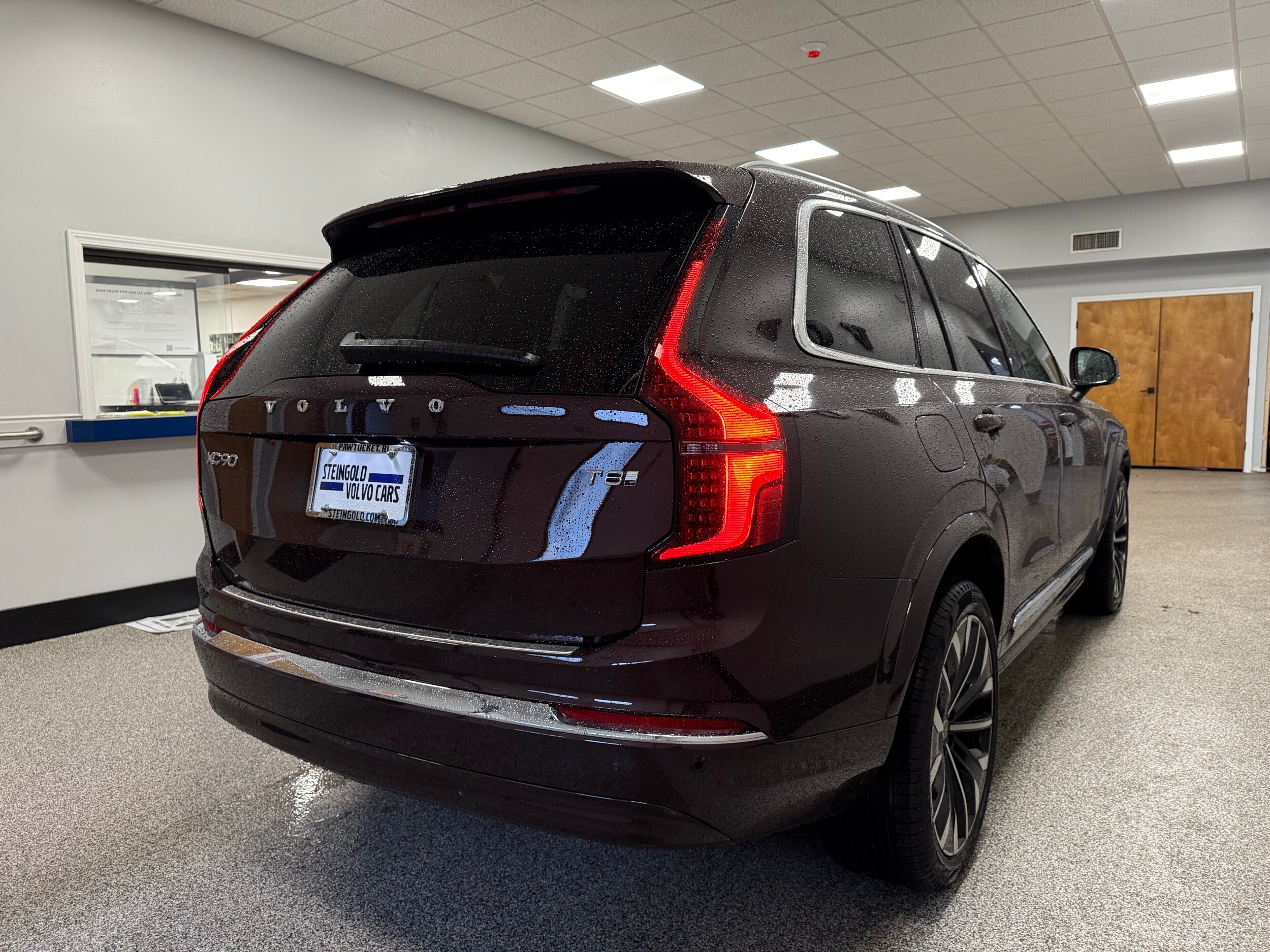 new 2025 Volvo XC90 plug-in hybrid car, priced at $79,195