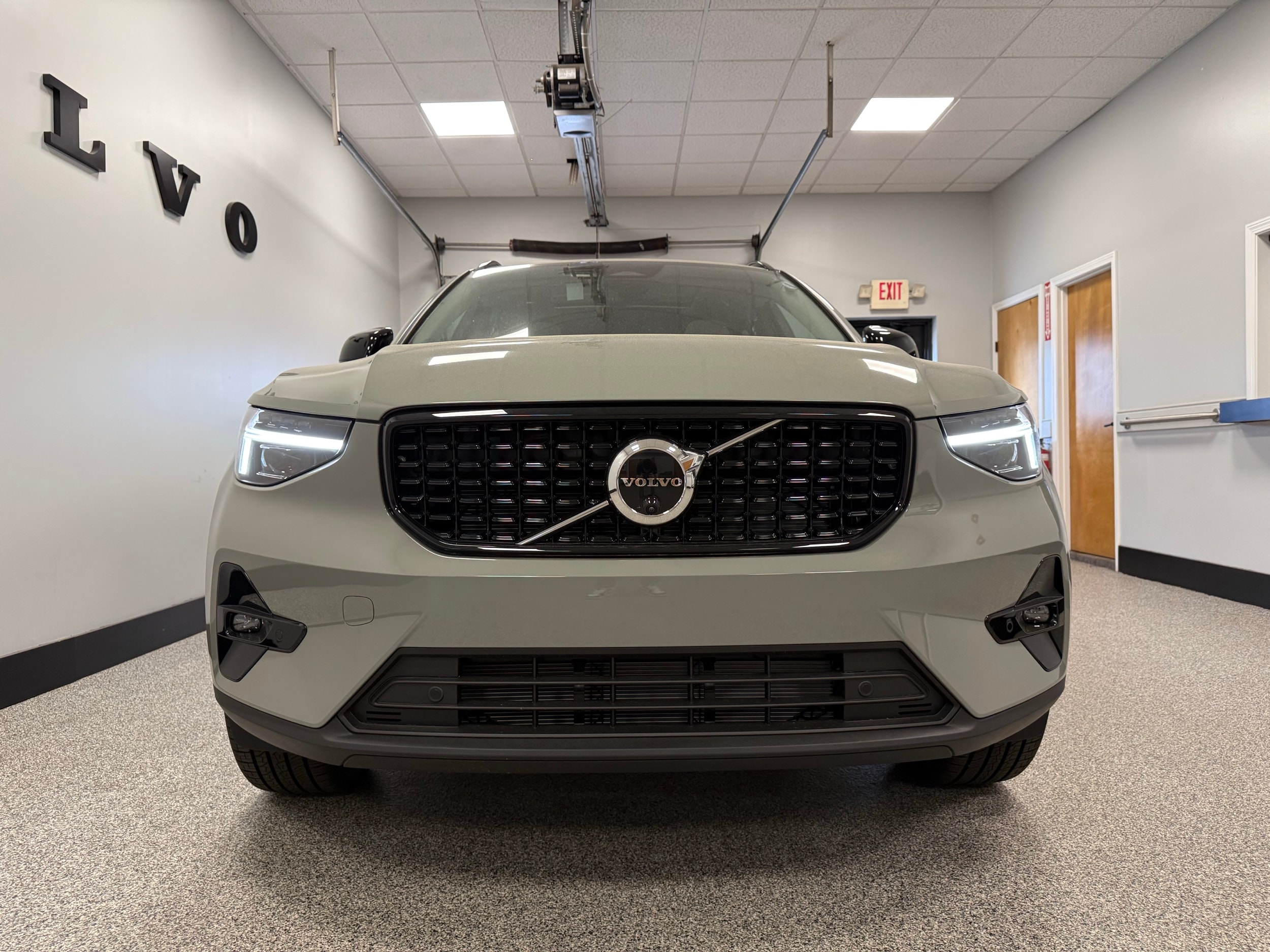new 2025 Volvo XC40 car, priced at $49,810