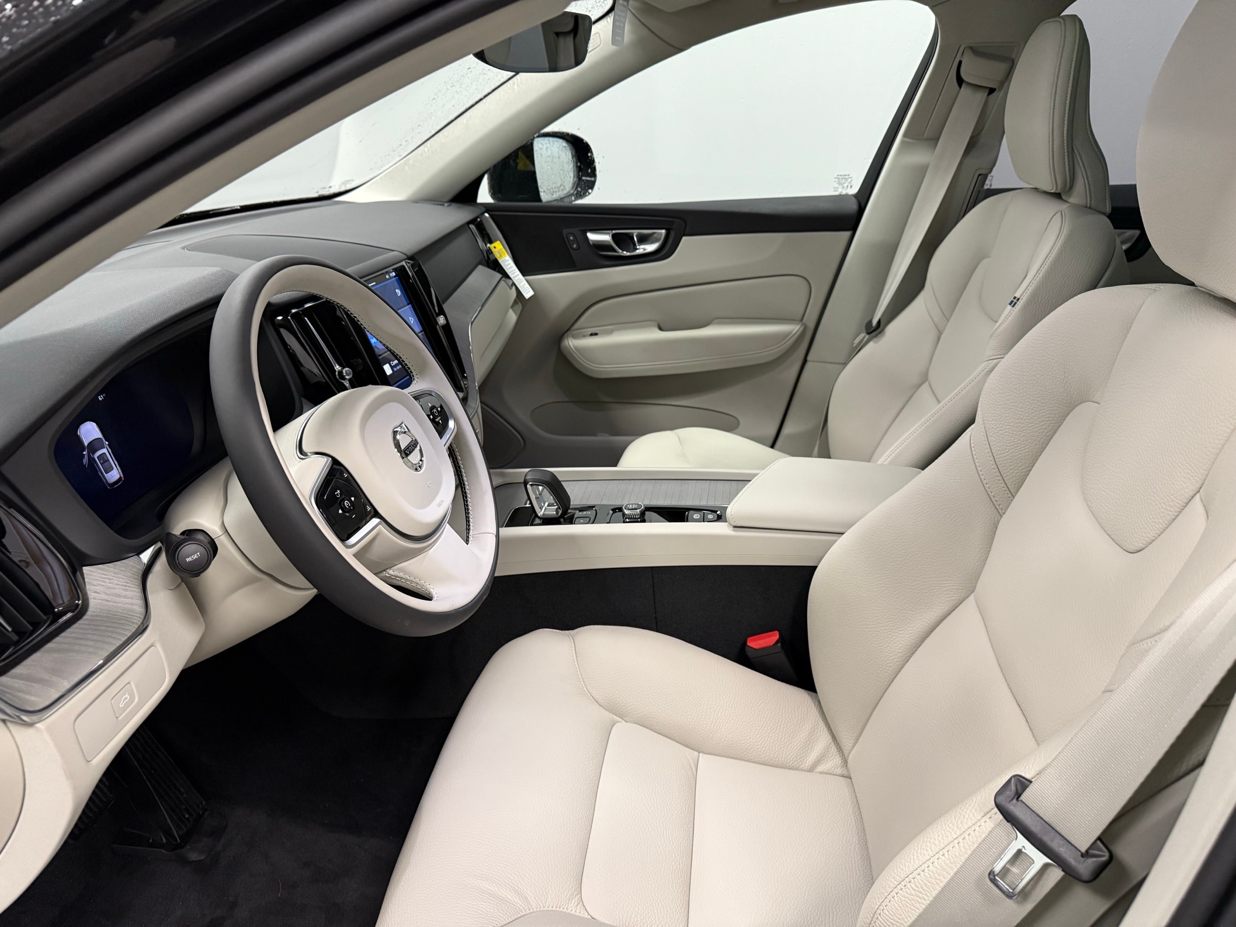 new 2025 Volvo XC60 car, priced at $54,585