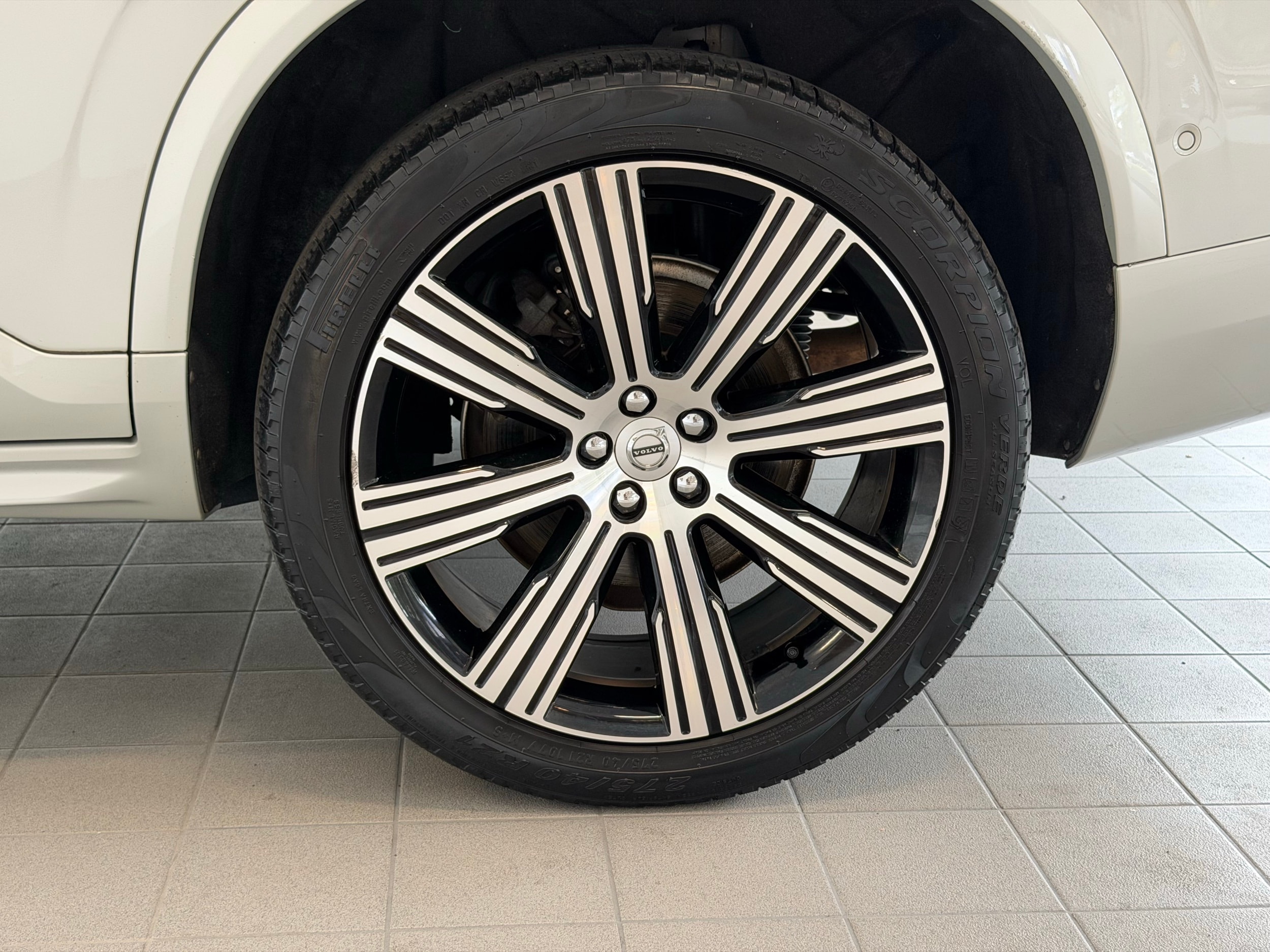 used 2021 Volvo XC90 car, priced at $38,400