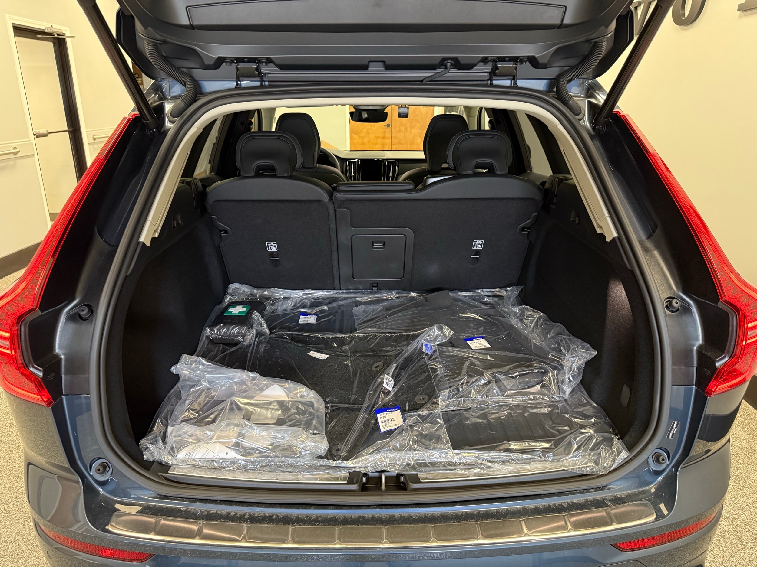 new 2025 Volvo XC60 car, priced at $55,335