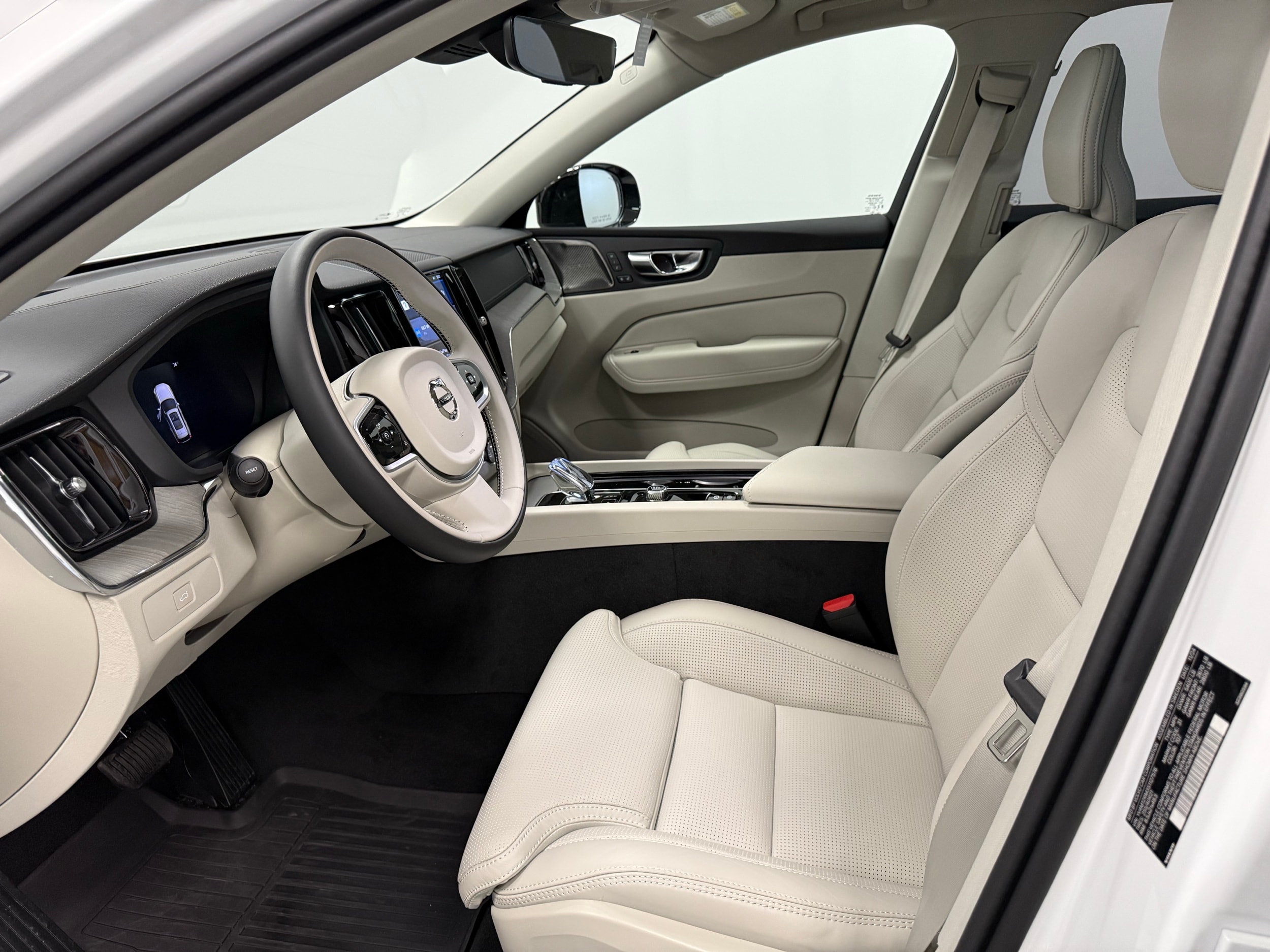 new 2025 Volvo XC60 car, priced at $60,660
