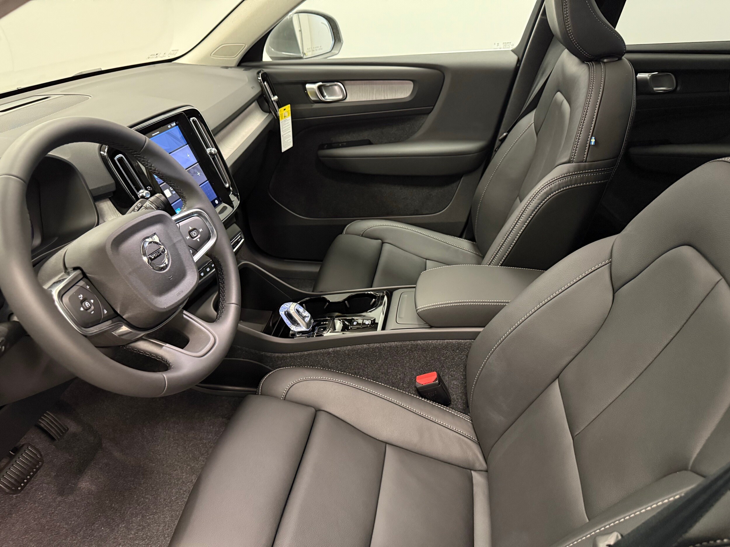 new 2025 Volvo XC40 car, priced at $48,335