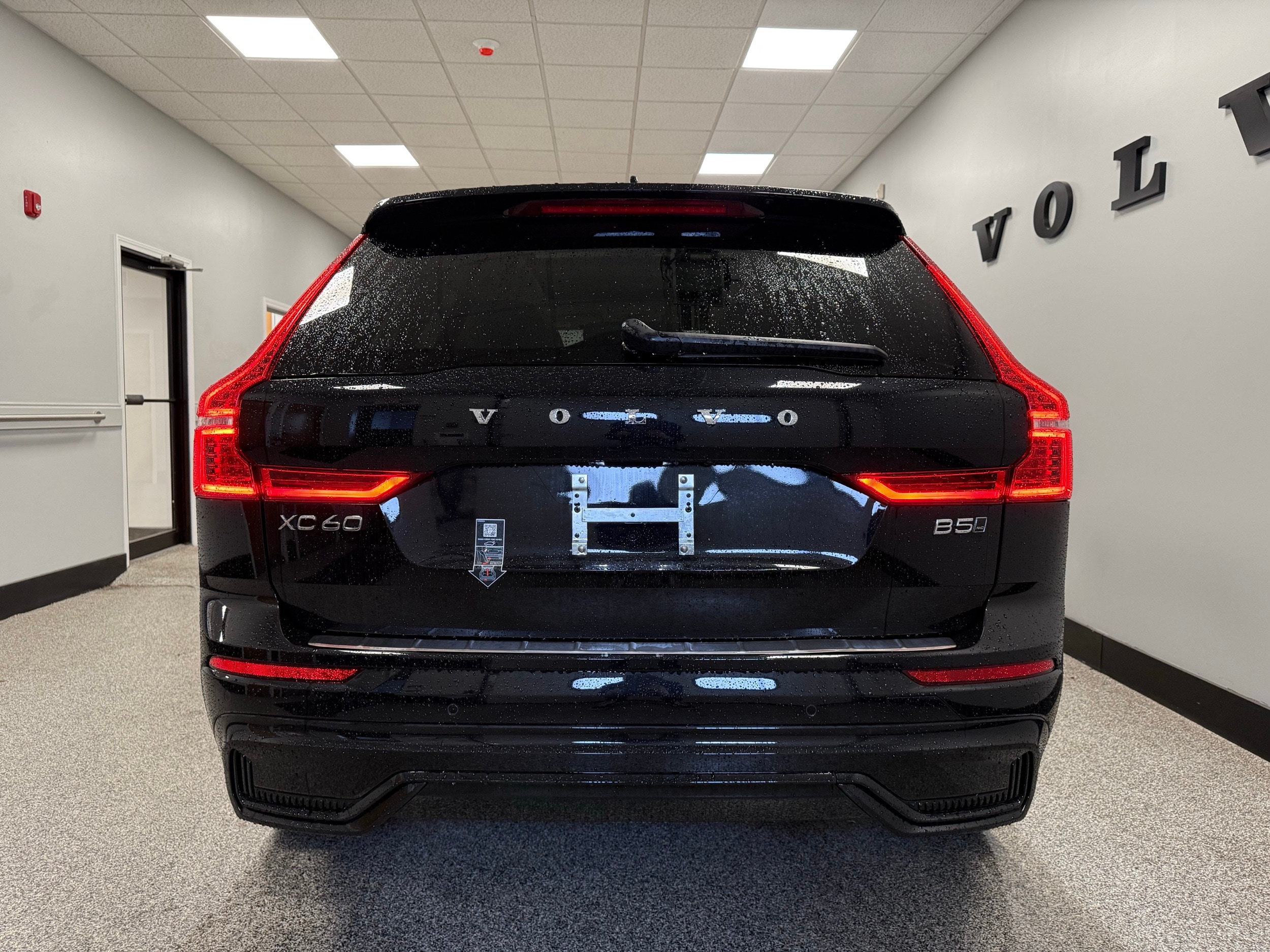 new 2025 Volvo XC60 car, priced at $54,585