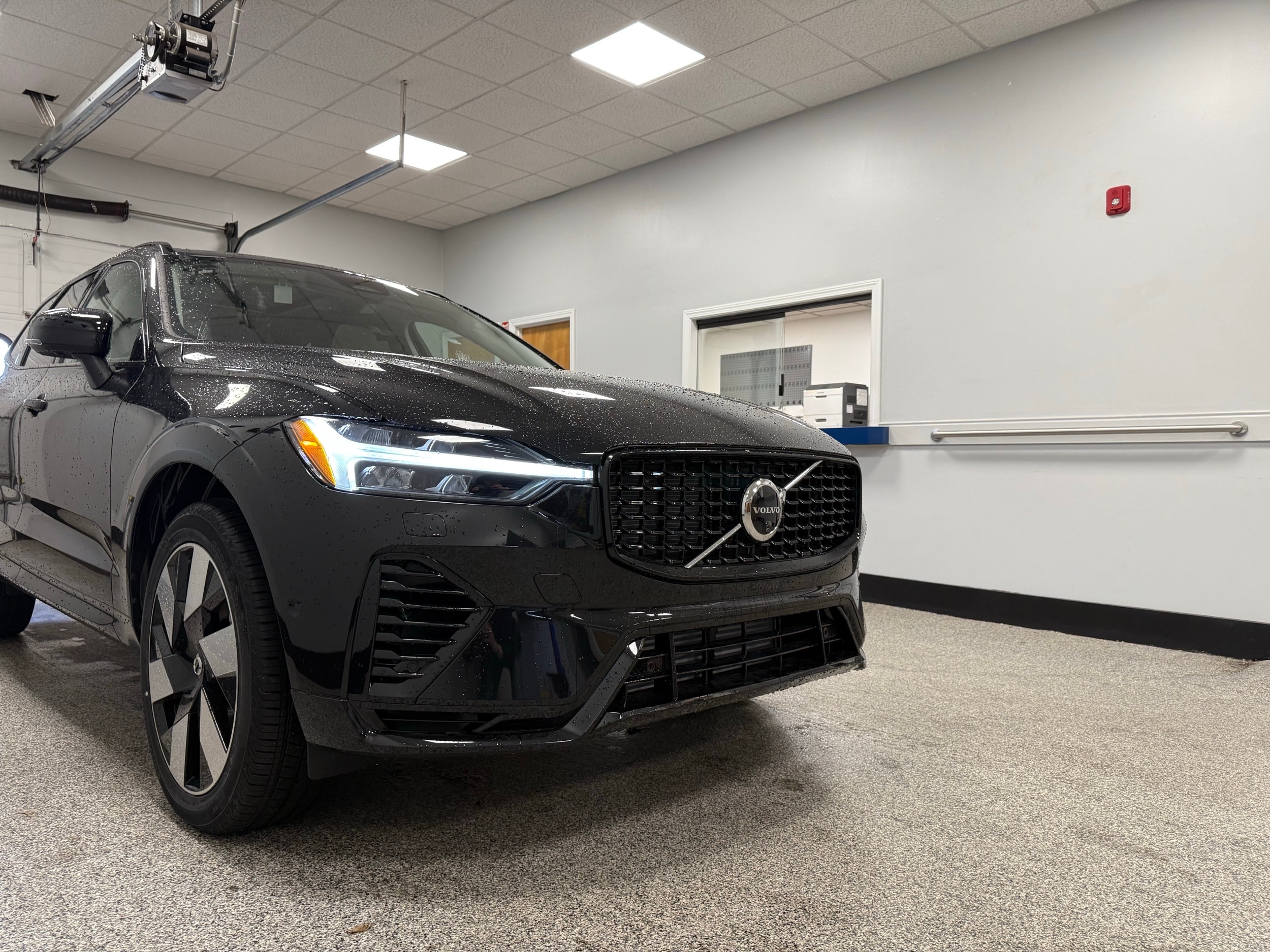 new 2025 Volvo XC60 plug-in hybrid car, priced at $66,235