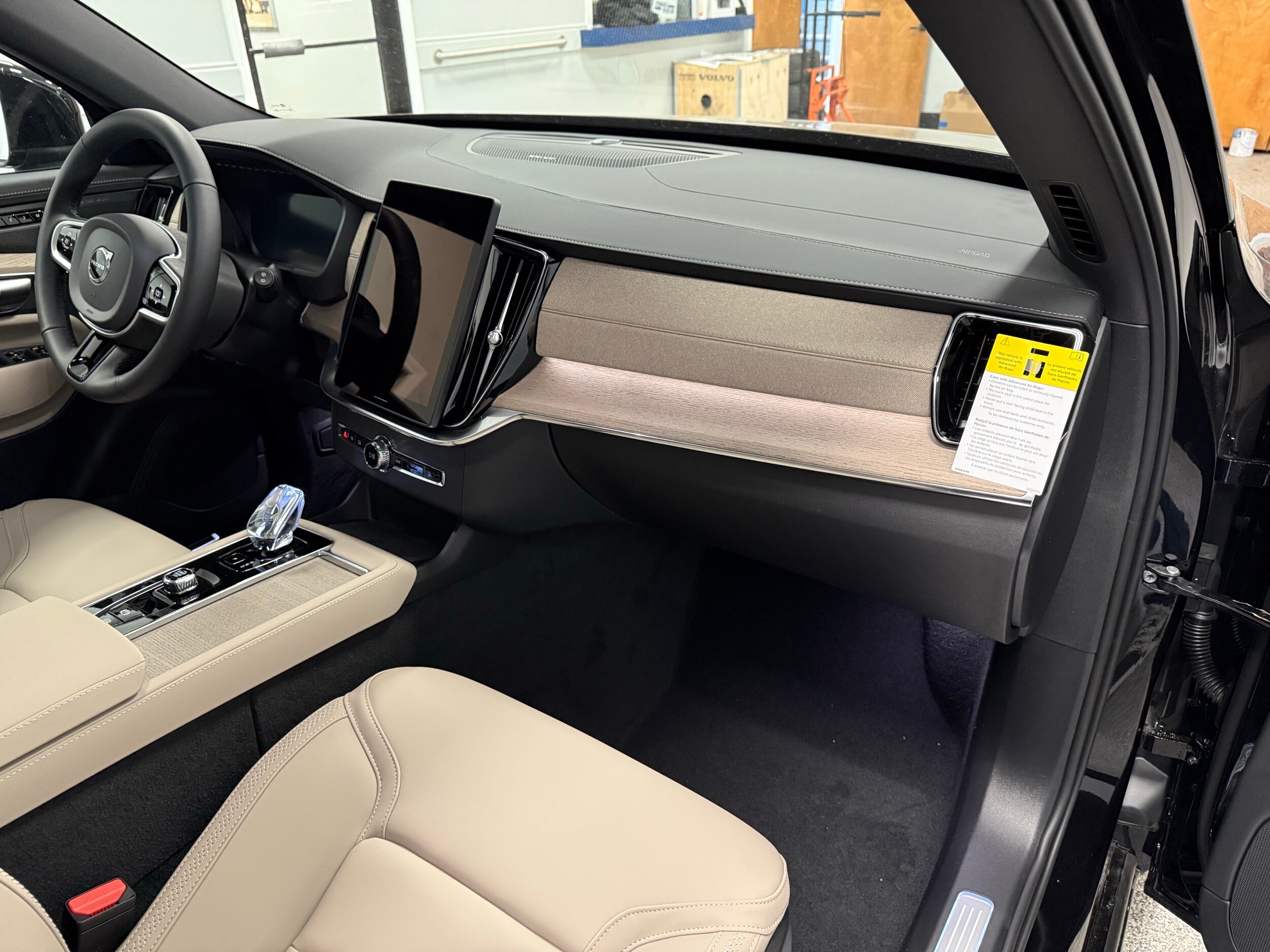 new 2025 Volvo XC90 plug-in hybrid car, priced at $77,895