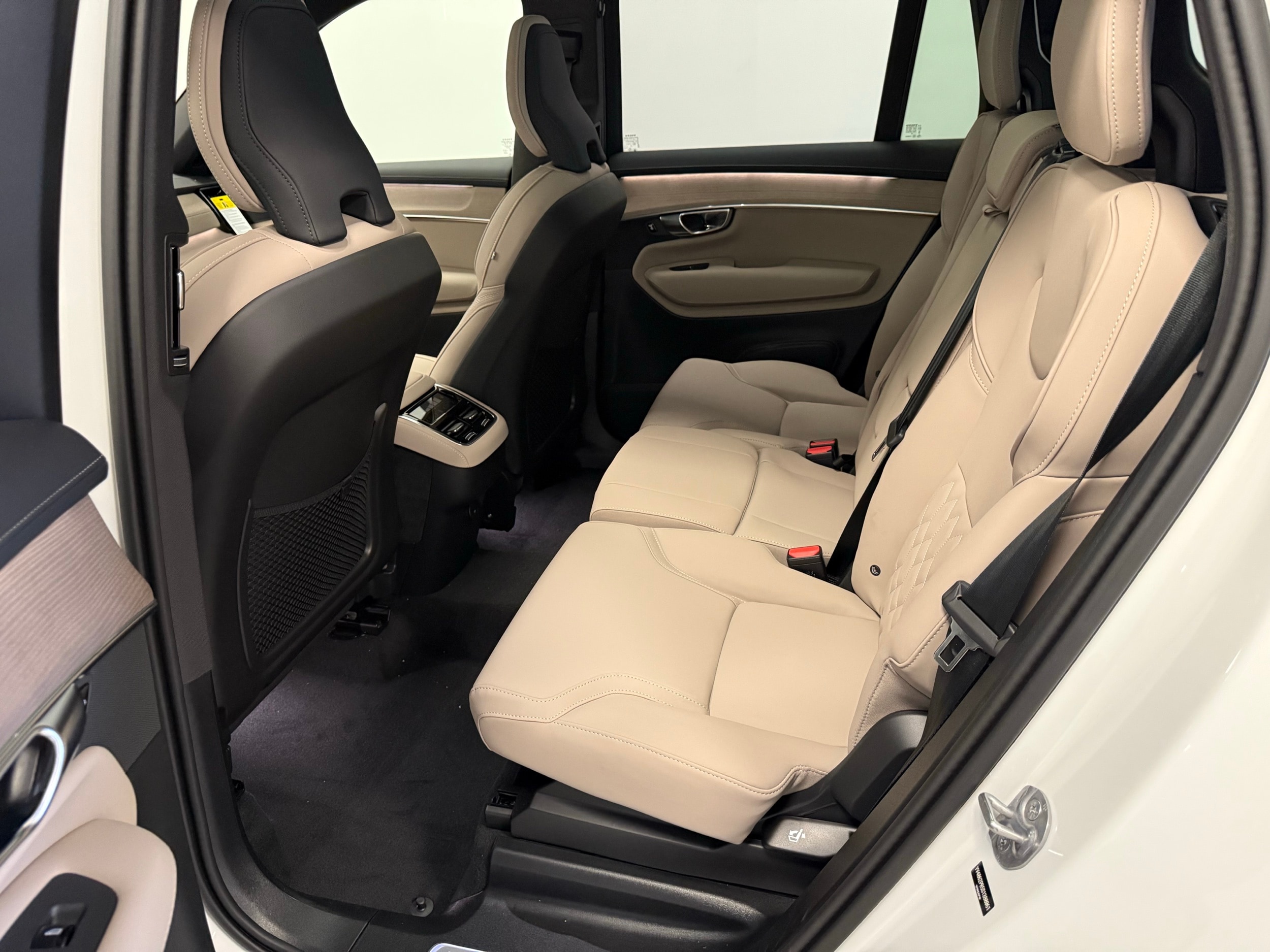 new 2025 Volvo XC90 car, priced at $68,245