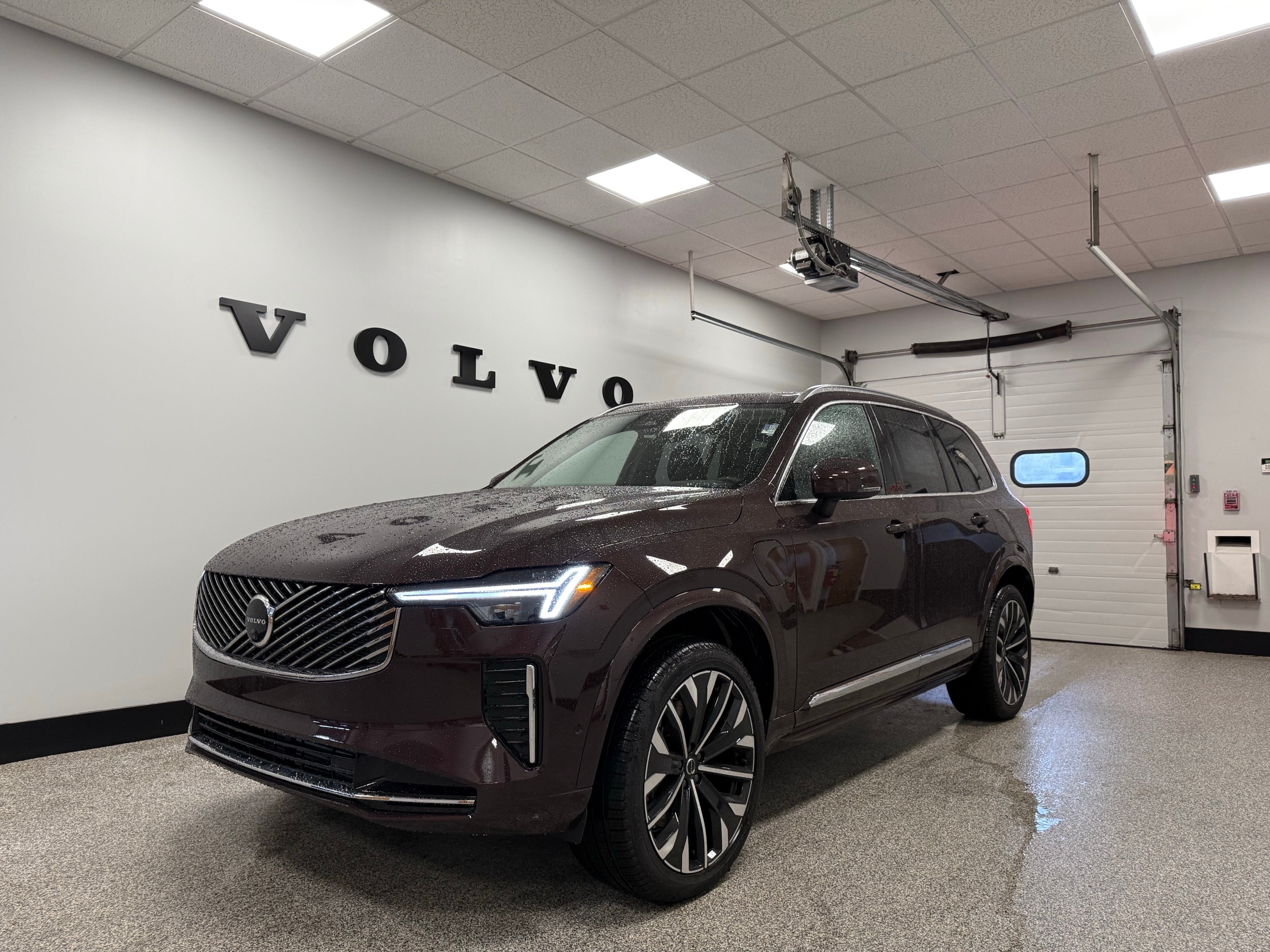 new 2025 Volvo XC90 plug-in hybrid car, priced at $79,195