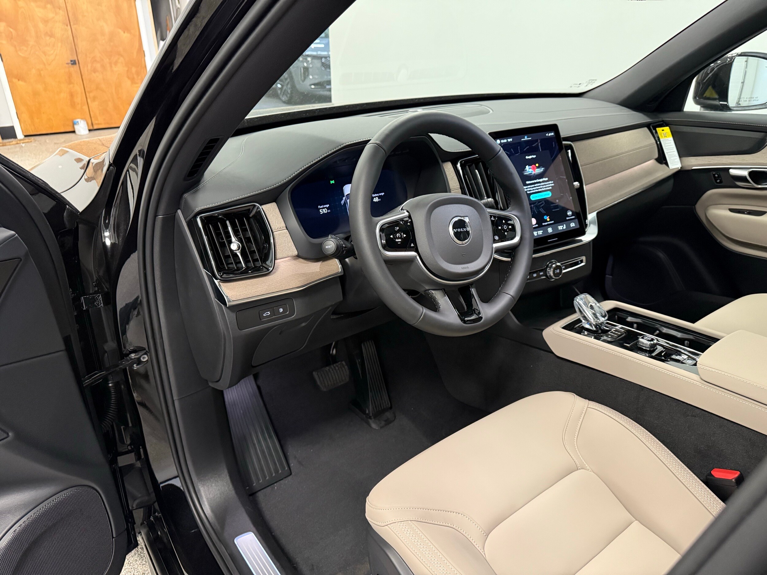 new 2025 Volvo XC90 plug-in hybrid car, priced at $77,895