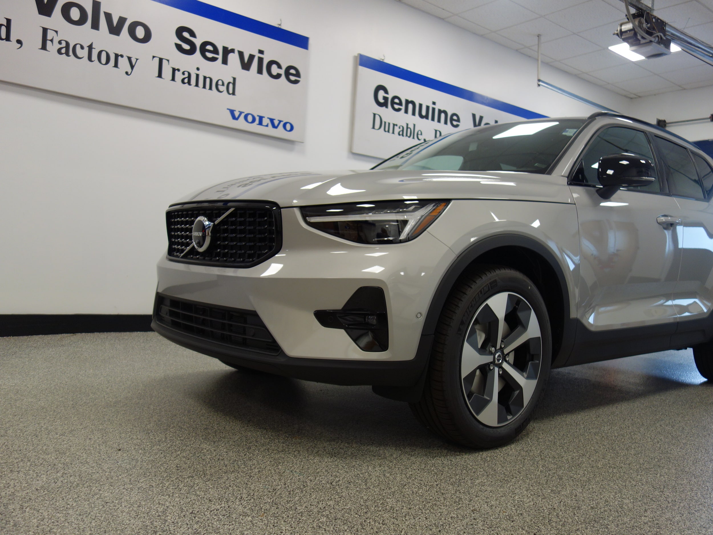 new 2025 Volvo XC40 car, priced at $49,565