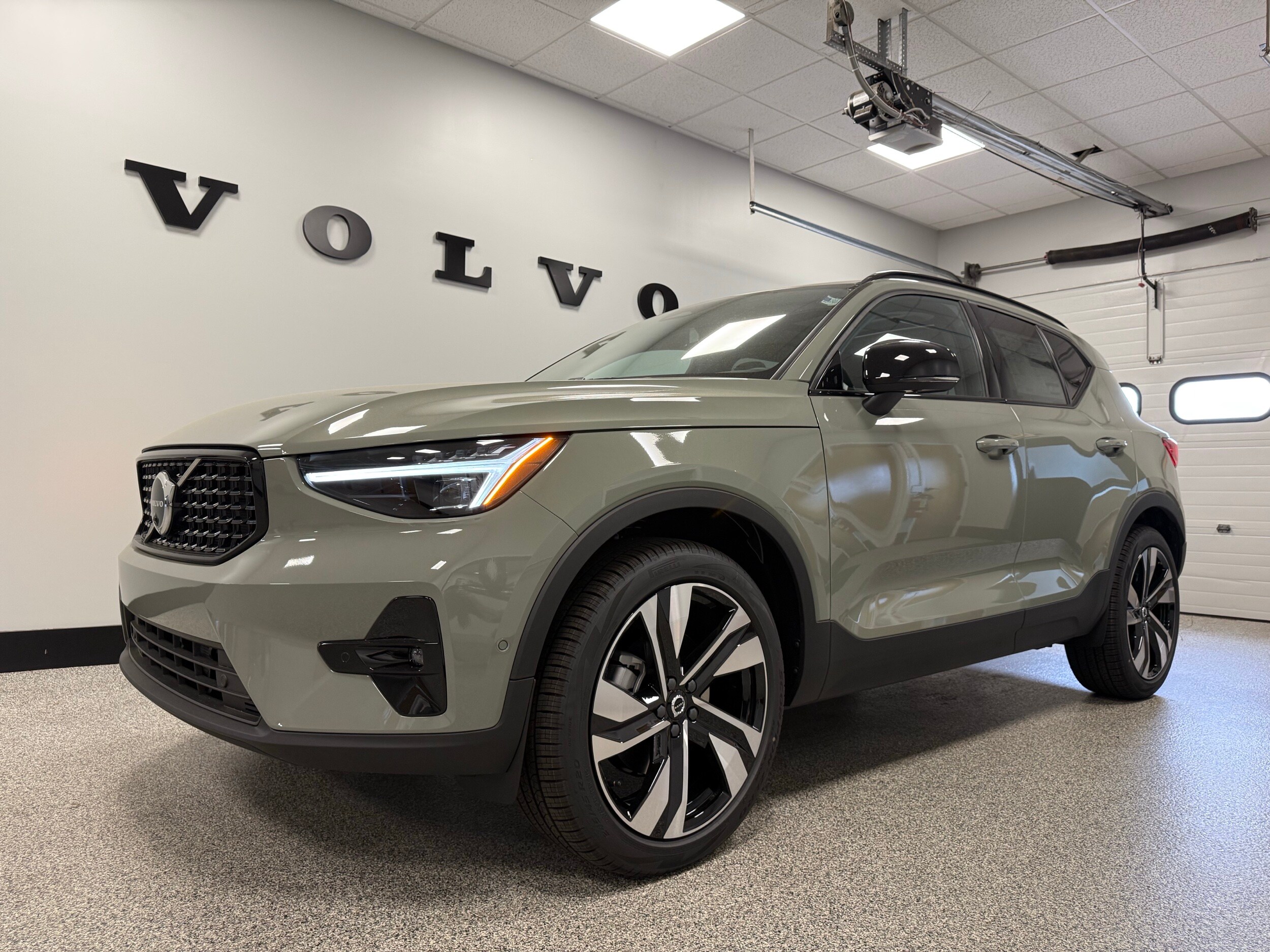 new 2025 Volvo XC40 car, priced at $49,810