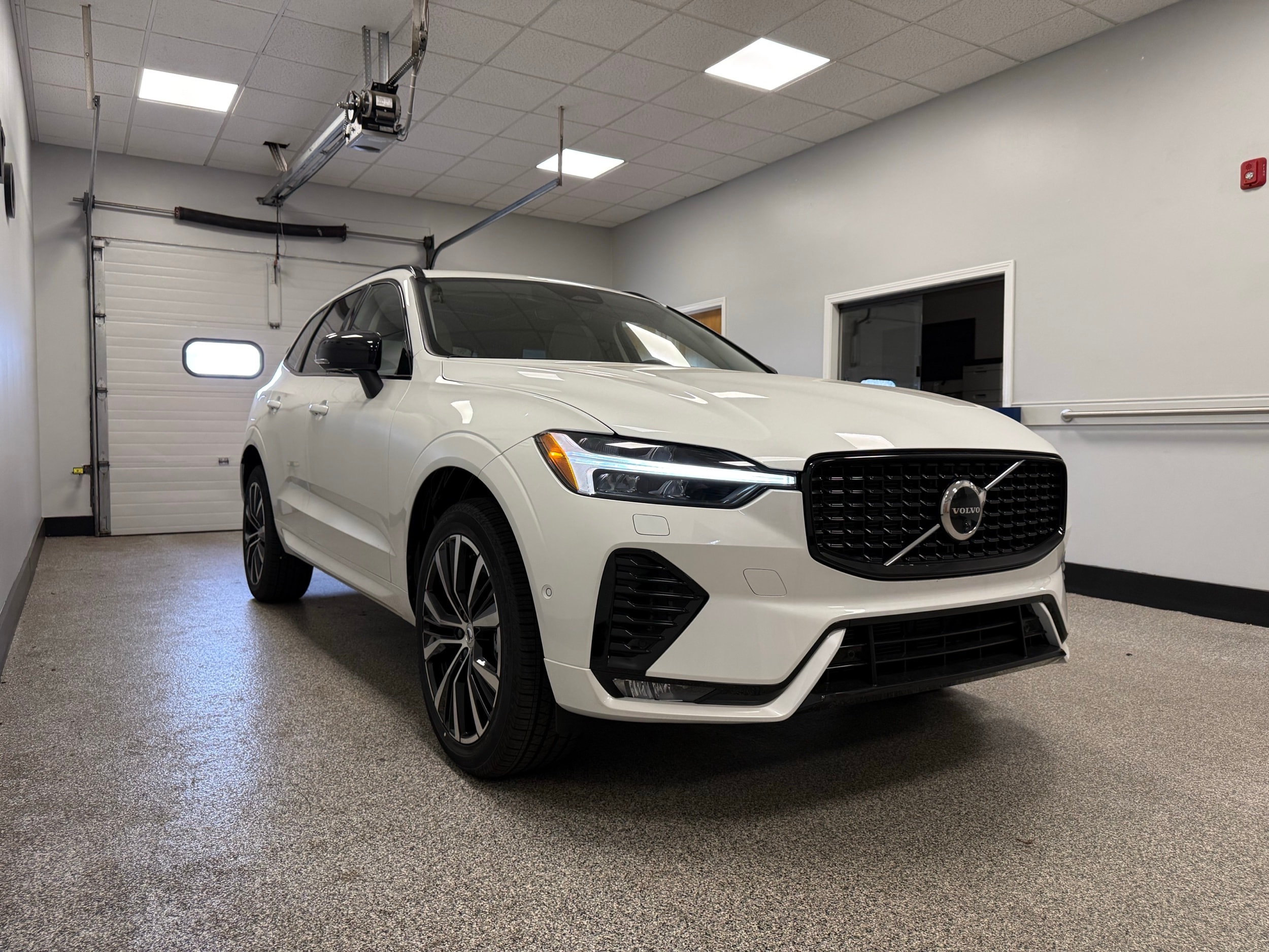 new 2025 Volvo XC60 car, priced at $55,360