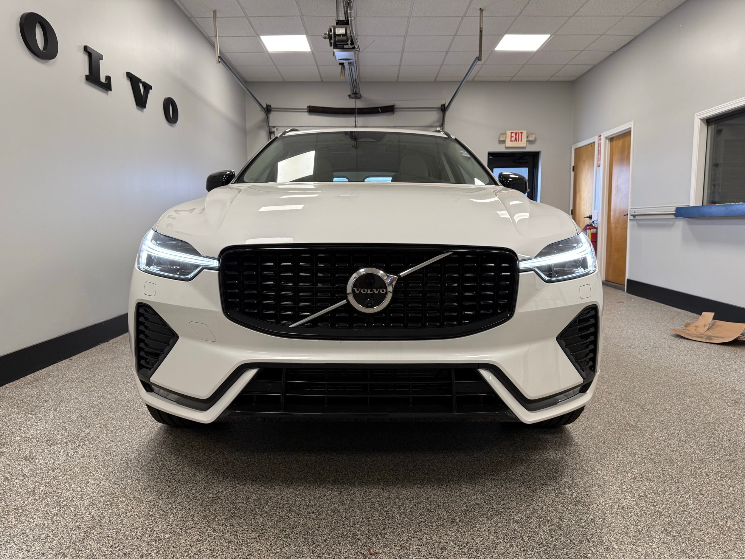 new 2025 Volvo XC60 car, priced at $55,360