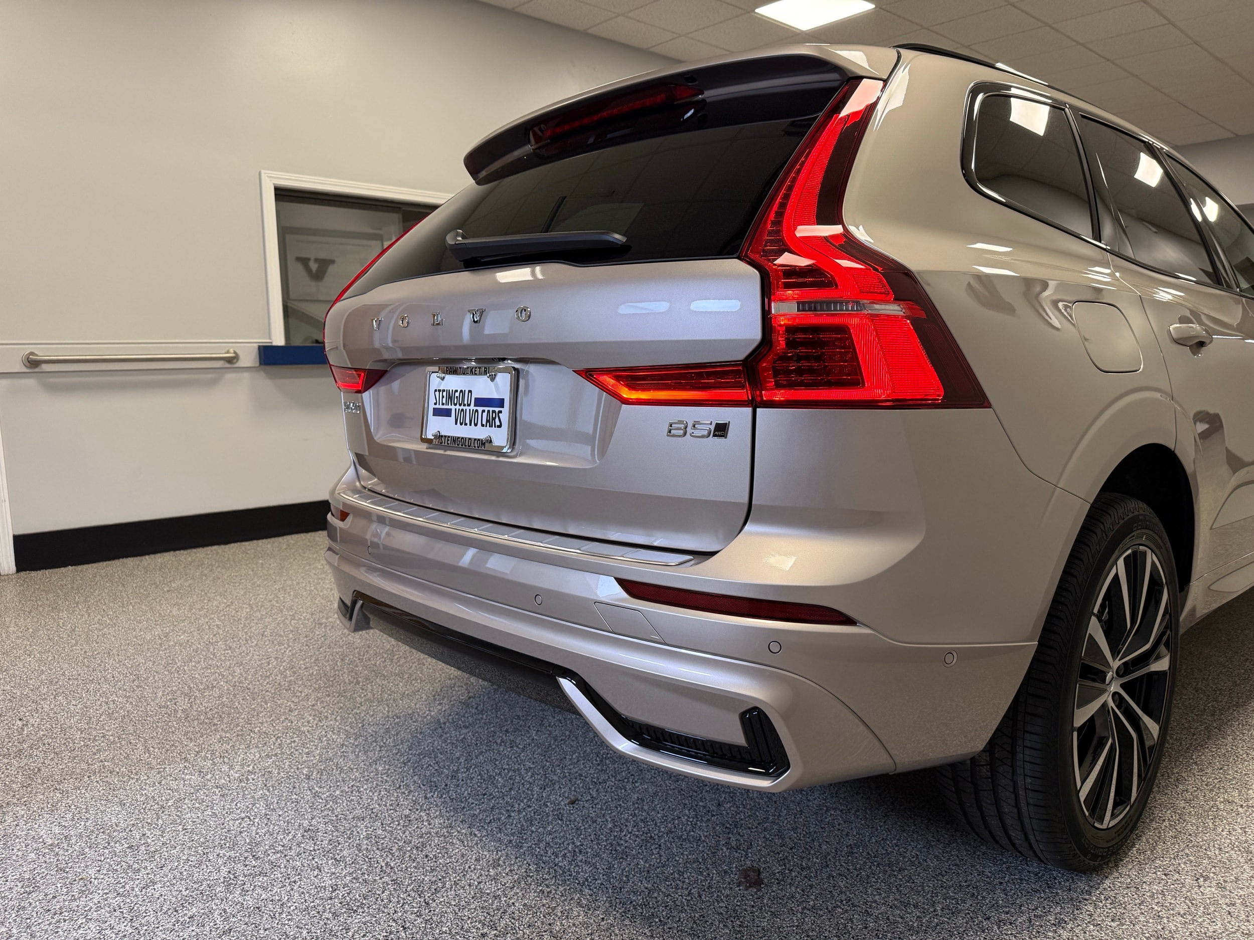 new 2025 Volvo XC60 car, priced at $55,360