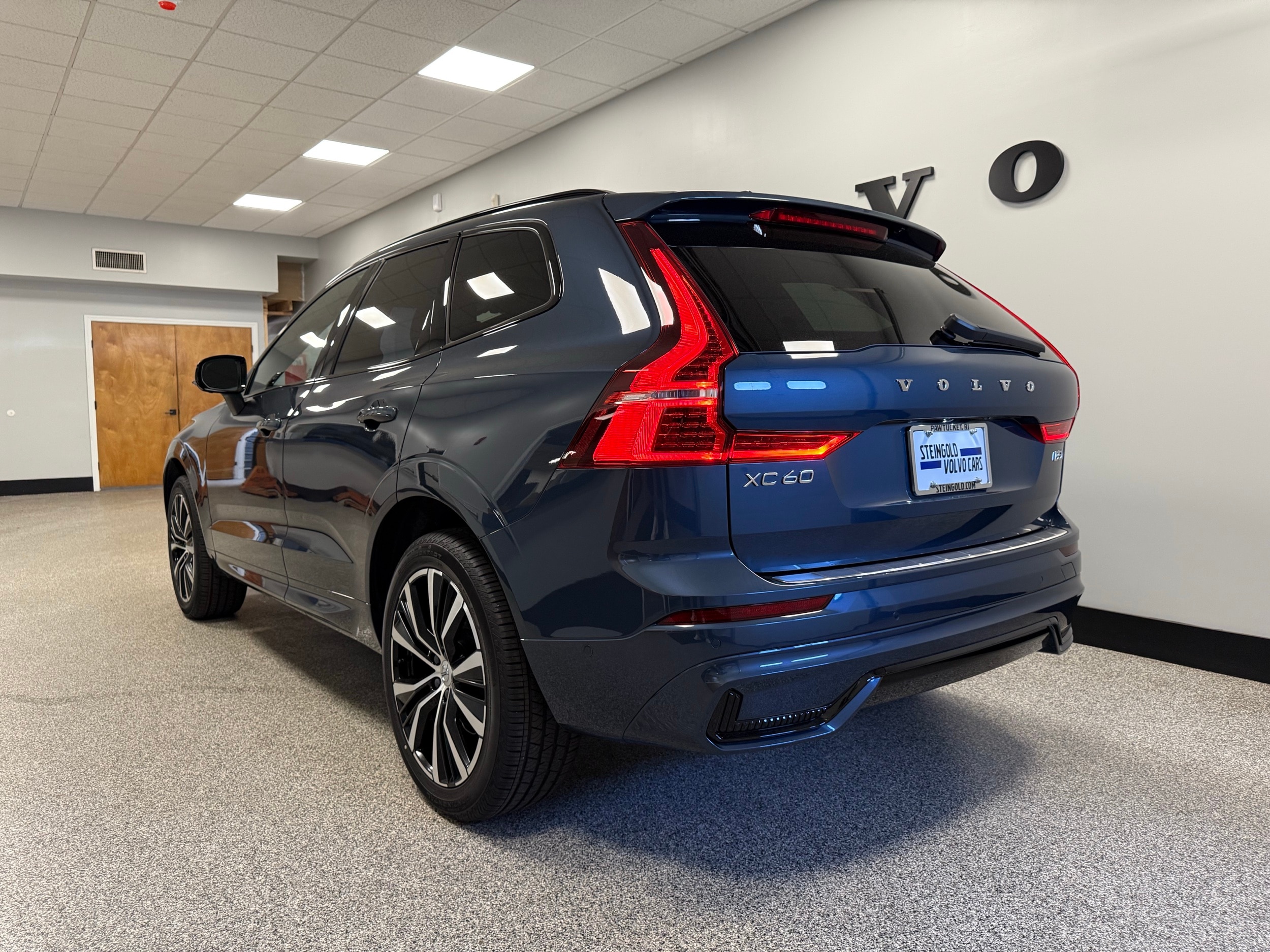 new 2025 Volvo XC60 car, priced at $59,645