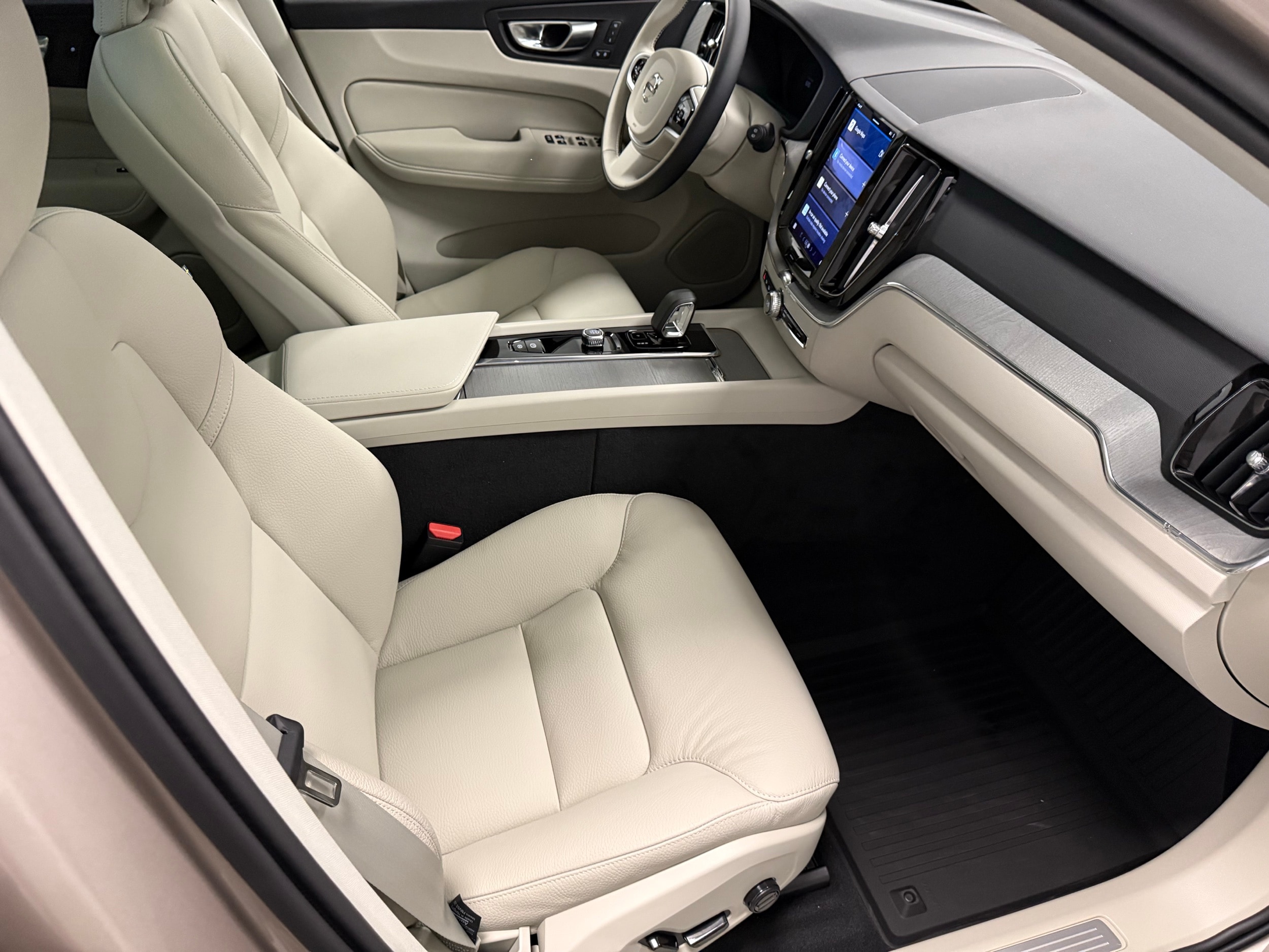 new 2025 Volvo XC60 car, priced at $55,360