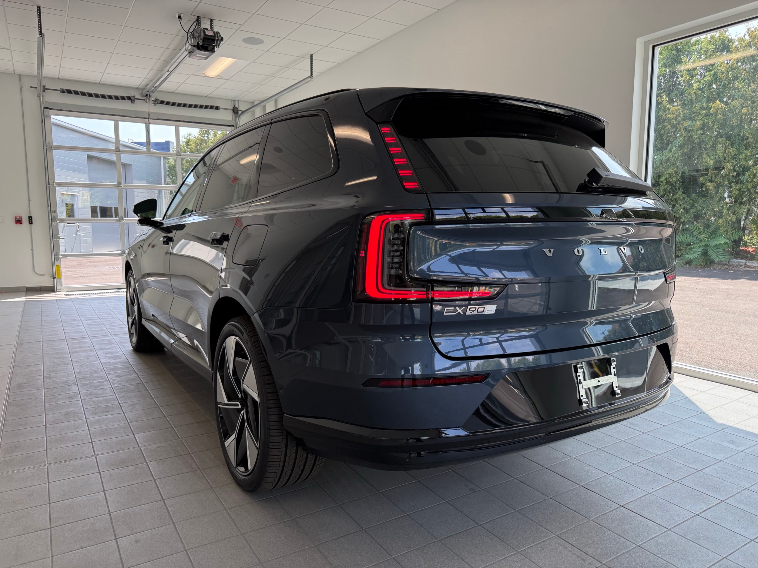 new 2025 Volvo EX90 car, priced at $94,640