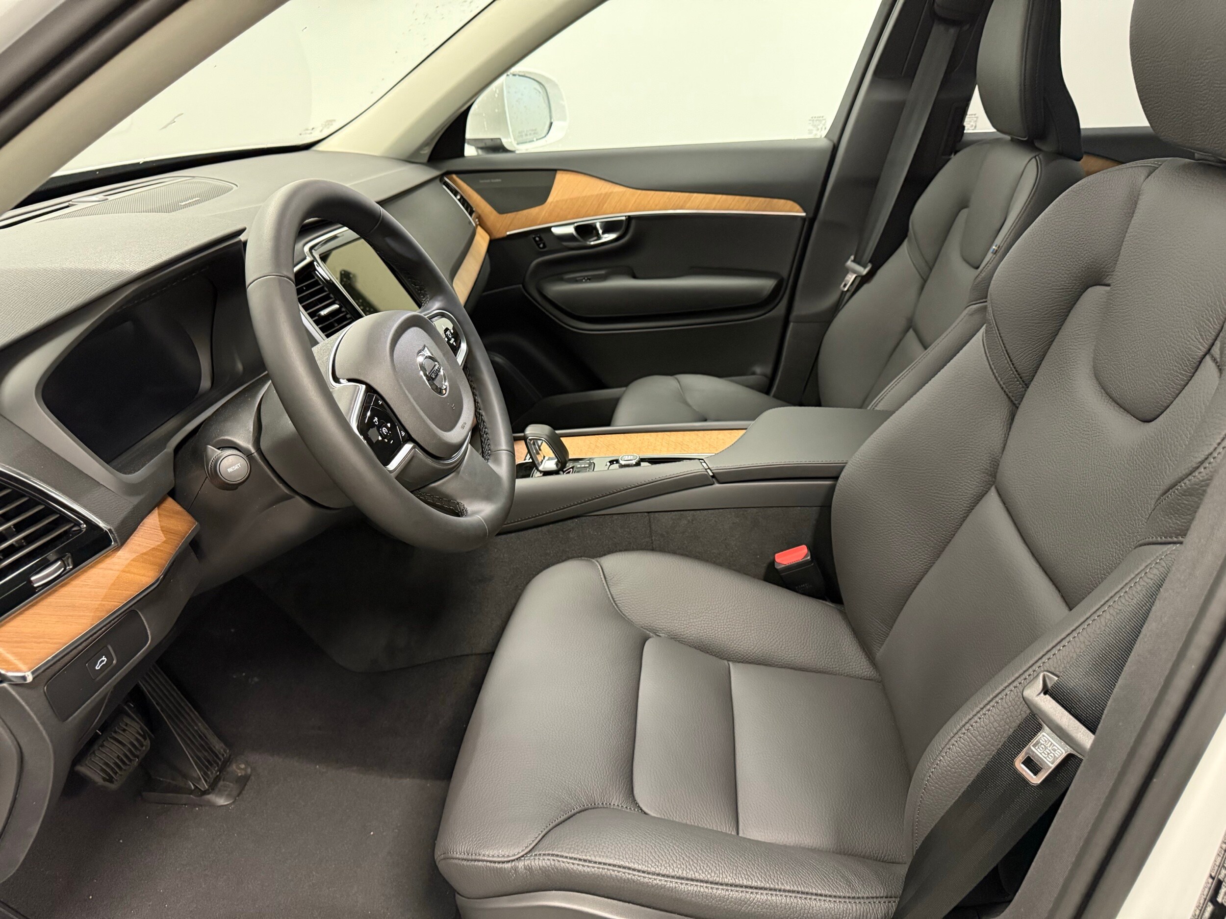 new 2025 Volvo XC90 car, priced at $68,455