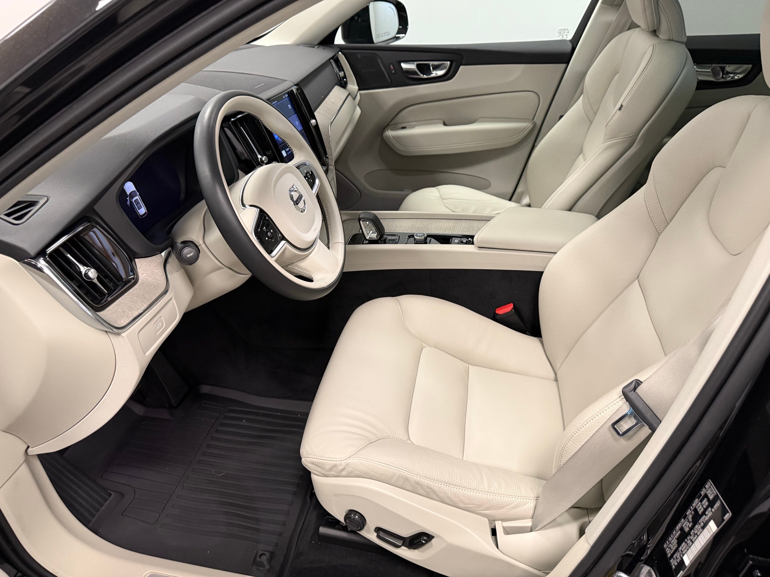 used 2023 Volvo XC60 car, priced at $43,500