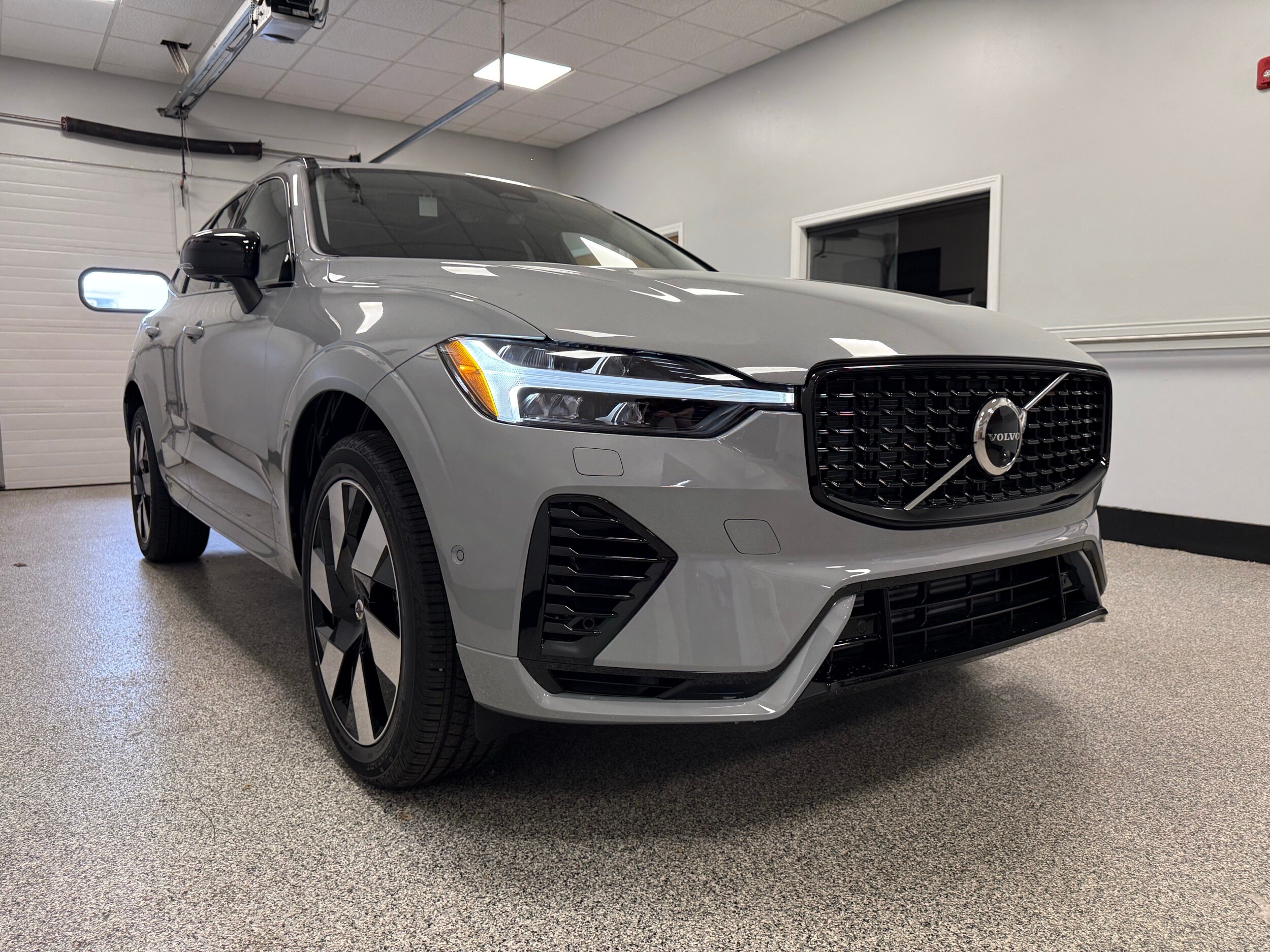 new 2025 Volvo XC60 plug-in hybrid car, priced at $66,260