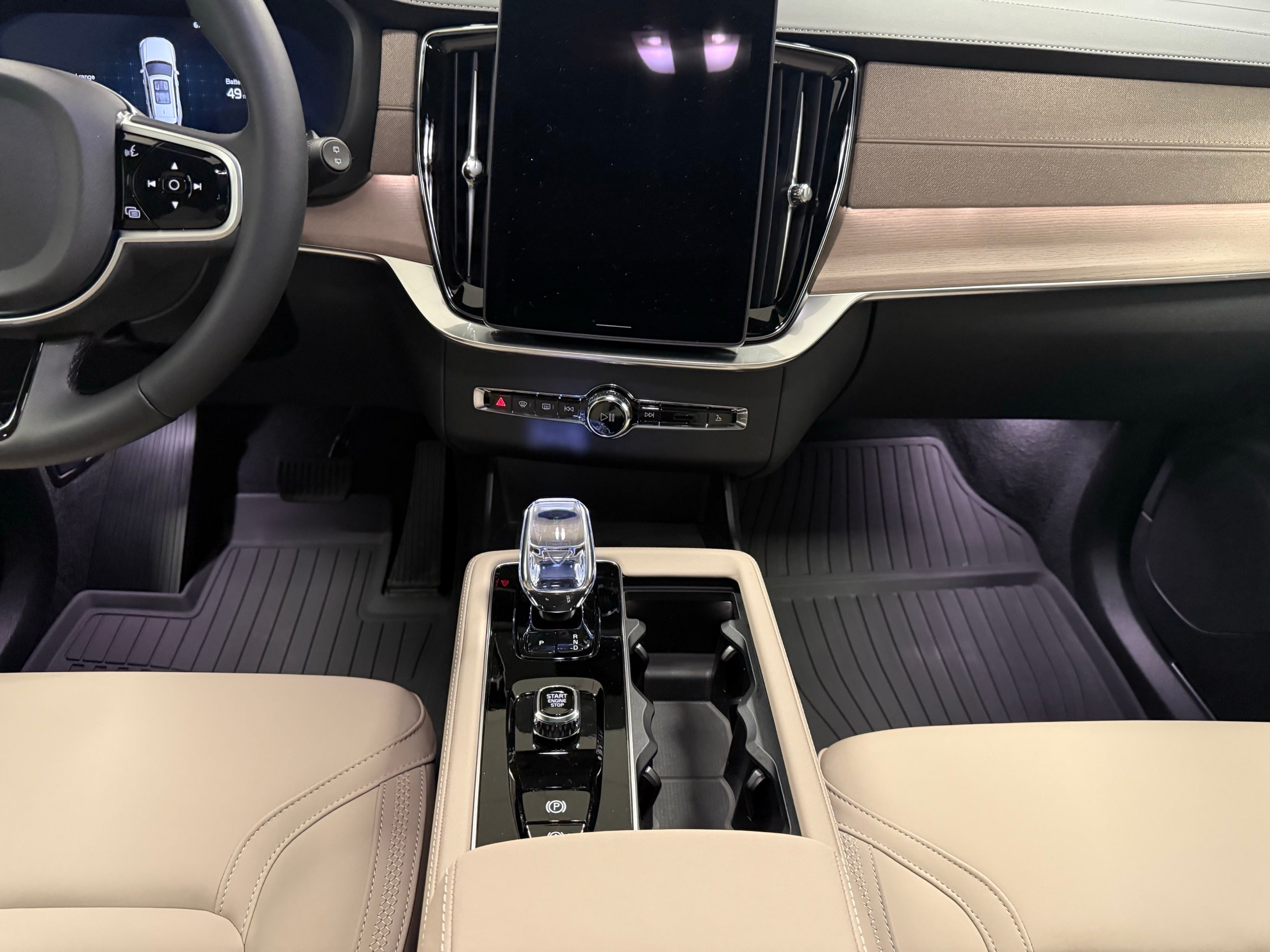 new 2025 Volvo XC90 plug-in hybrid car, priced at $78,805