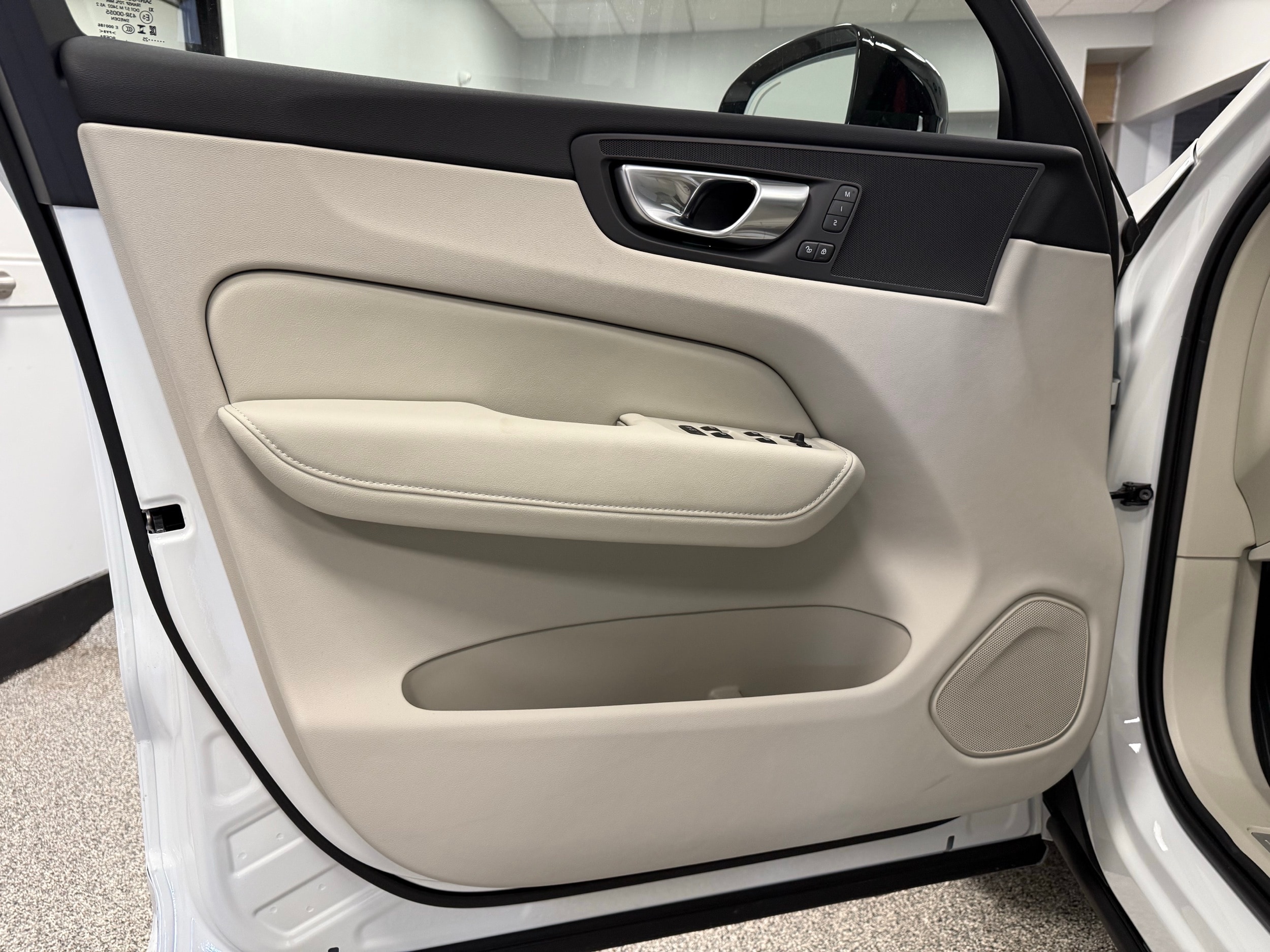 new 2025 Volvo XC60 car, priced at $55,360