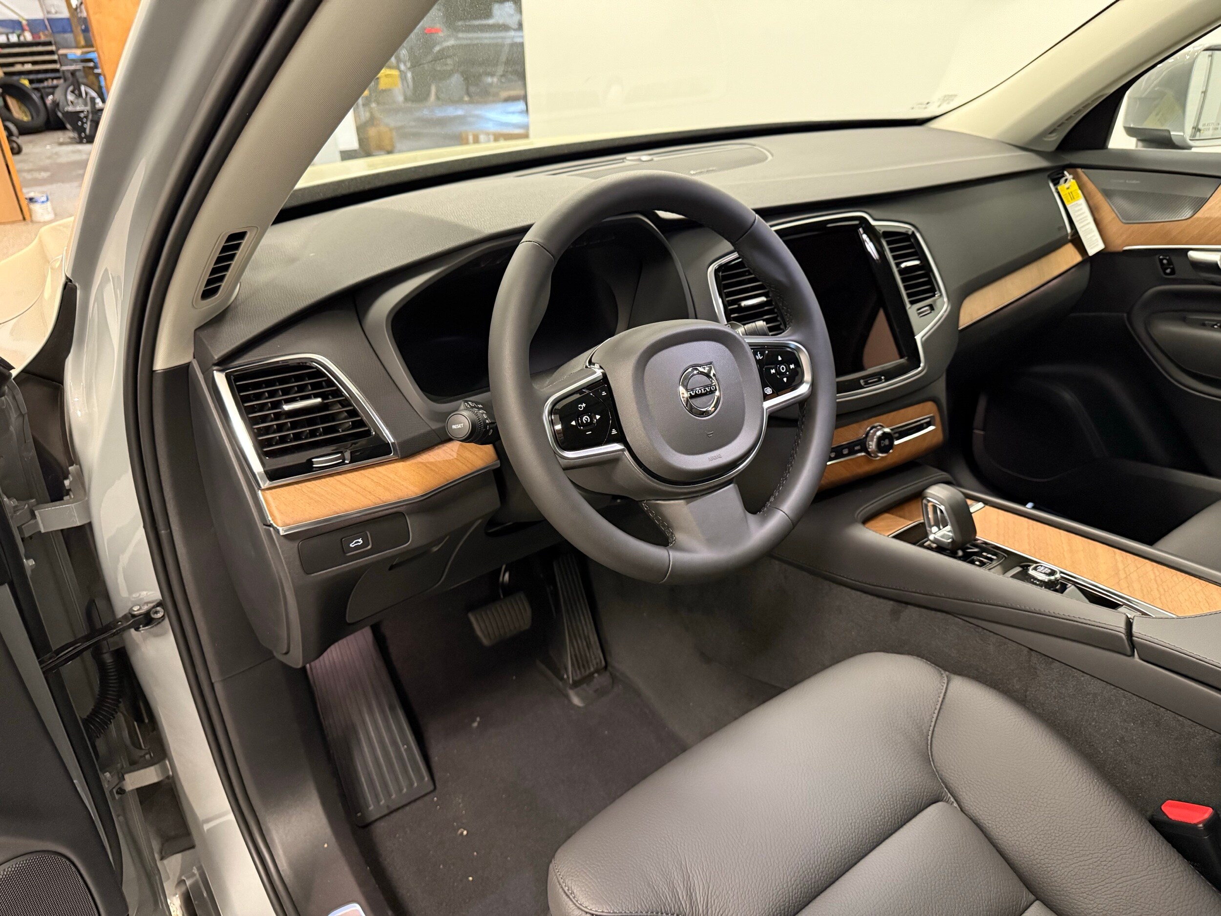 new 2025 Volvo XC90 car, priced at $68,955