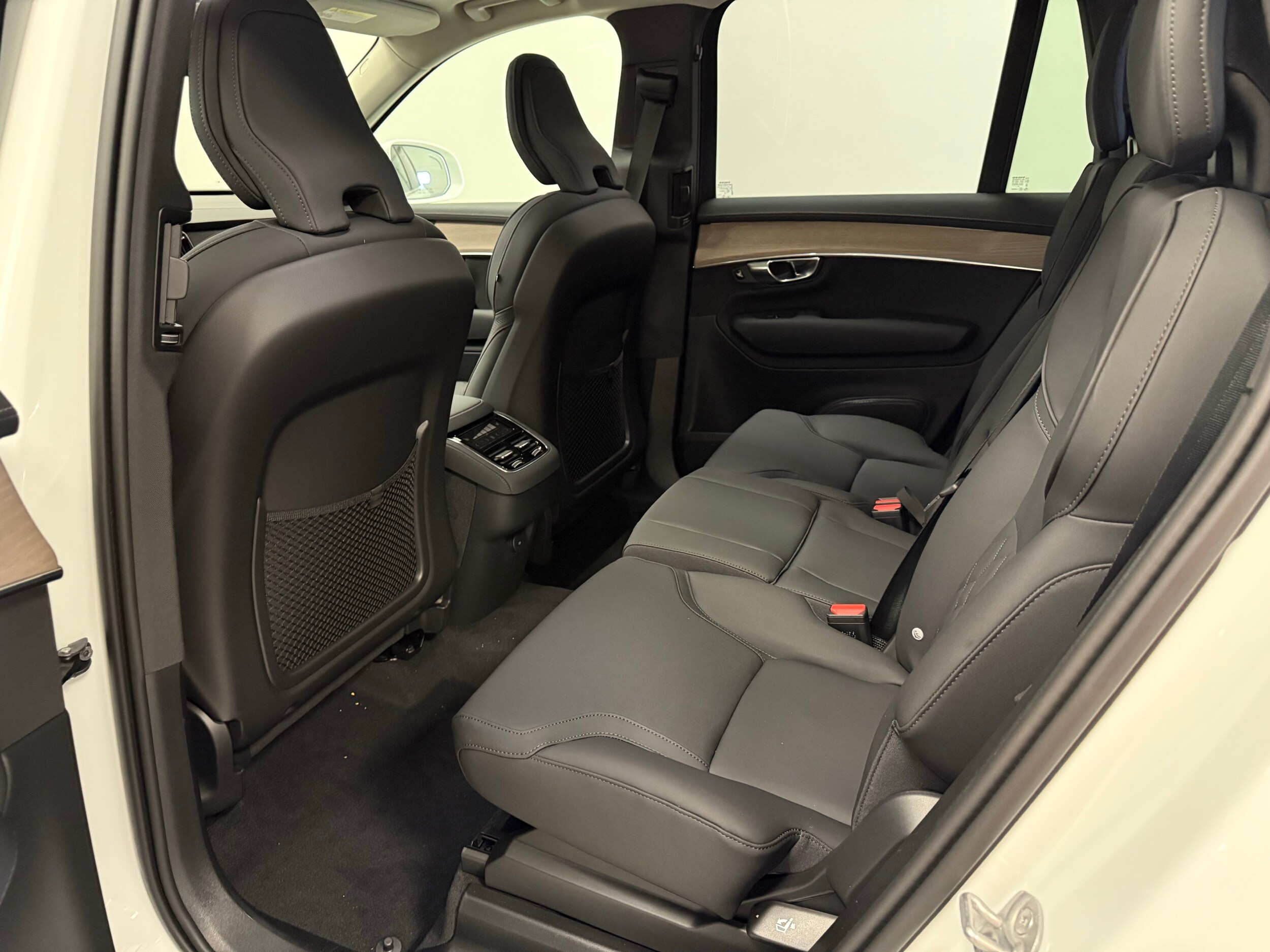 new 2025 Volvo XC90 car, priced at $69,155