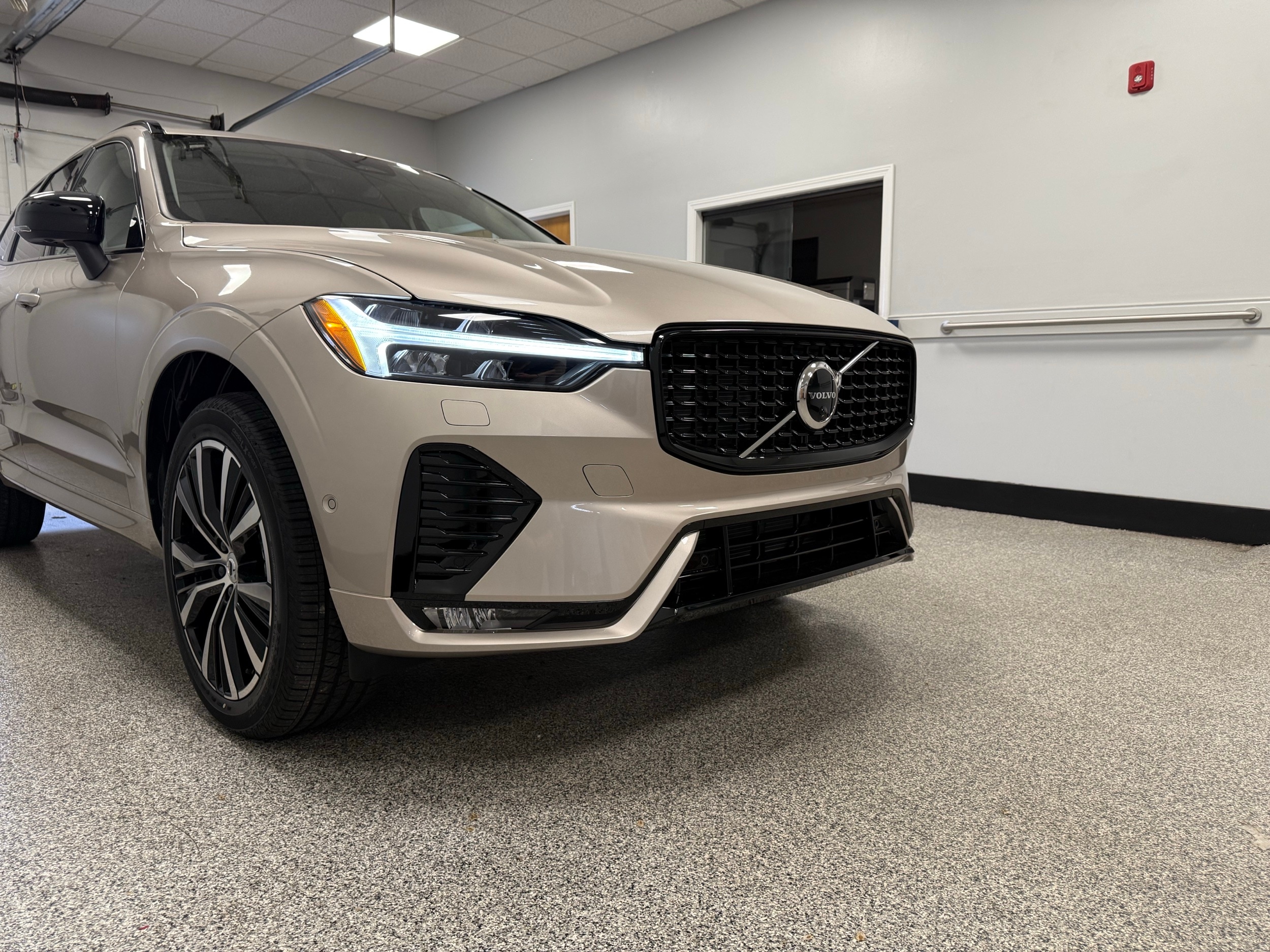 new 2025 Volvo XC60 car, priced at $55,360