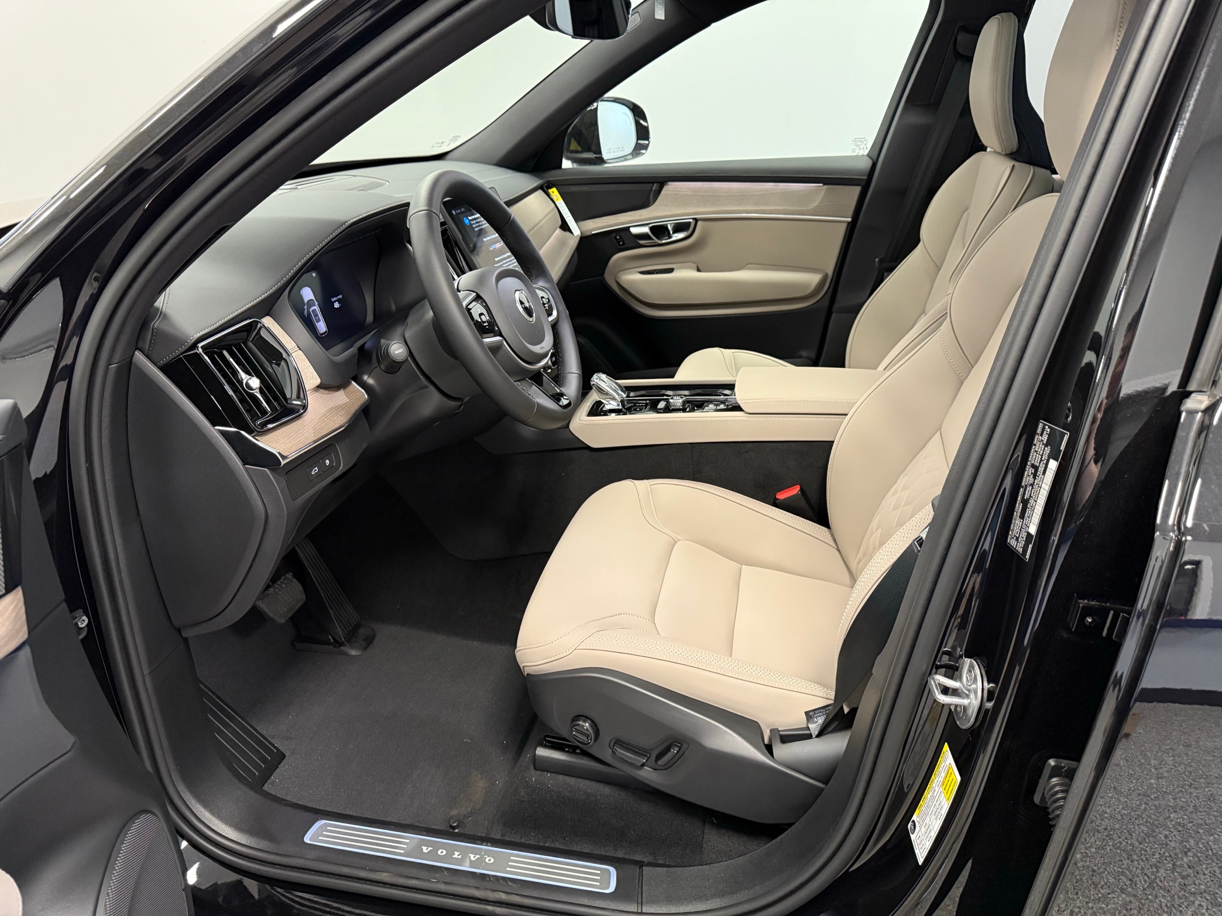 new 2025 Volvo XC90 plug-in hybrid car, priced at $77,895