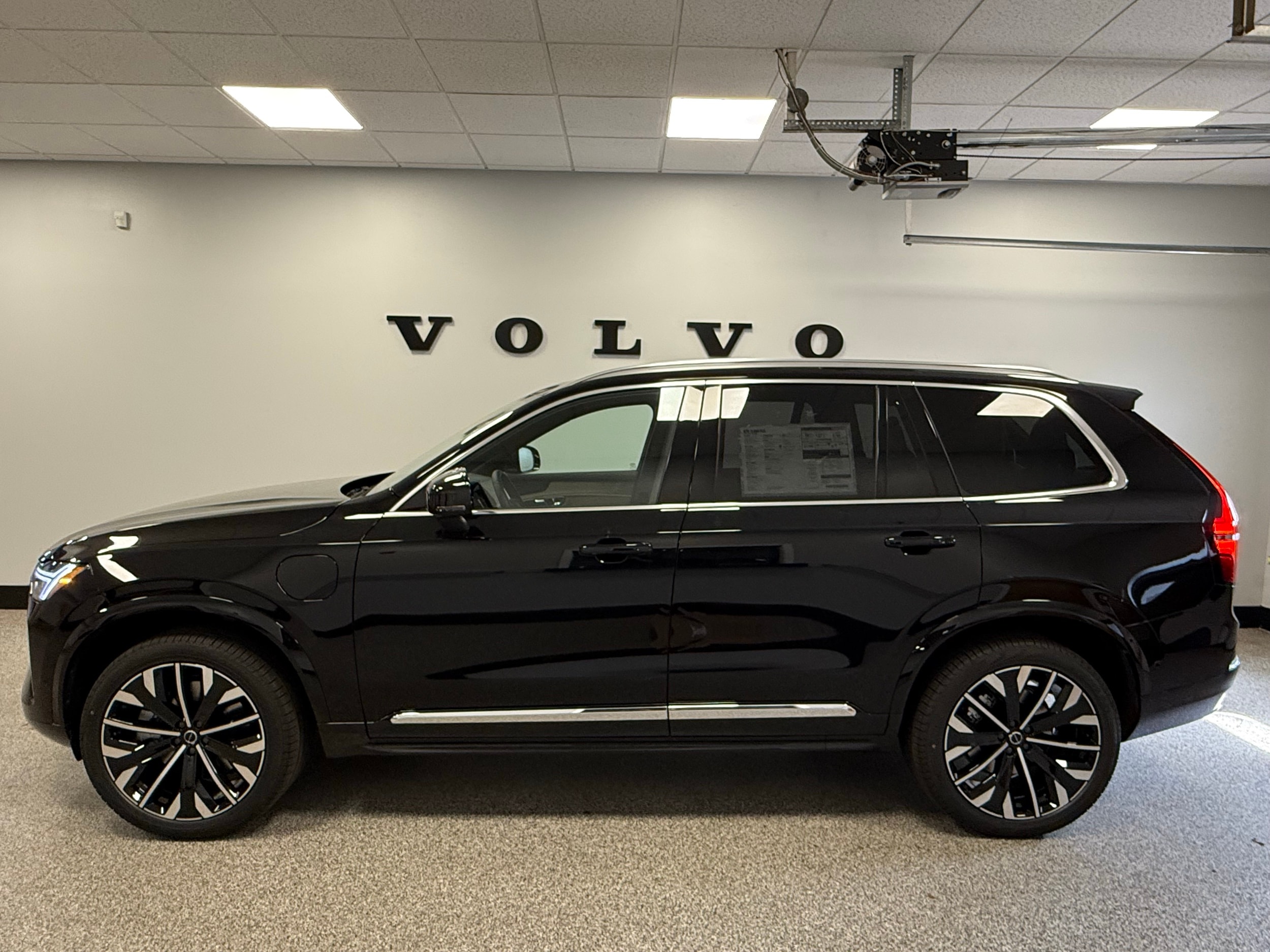 new 2025 Volvo XC90 plug-in hybrid car, priced at $77,895