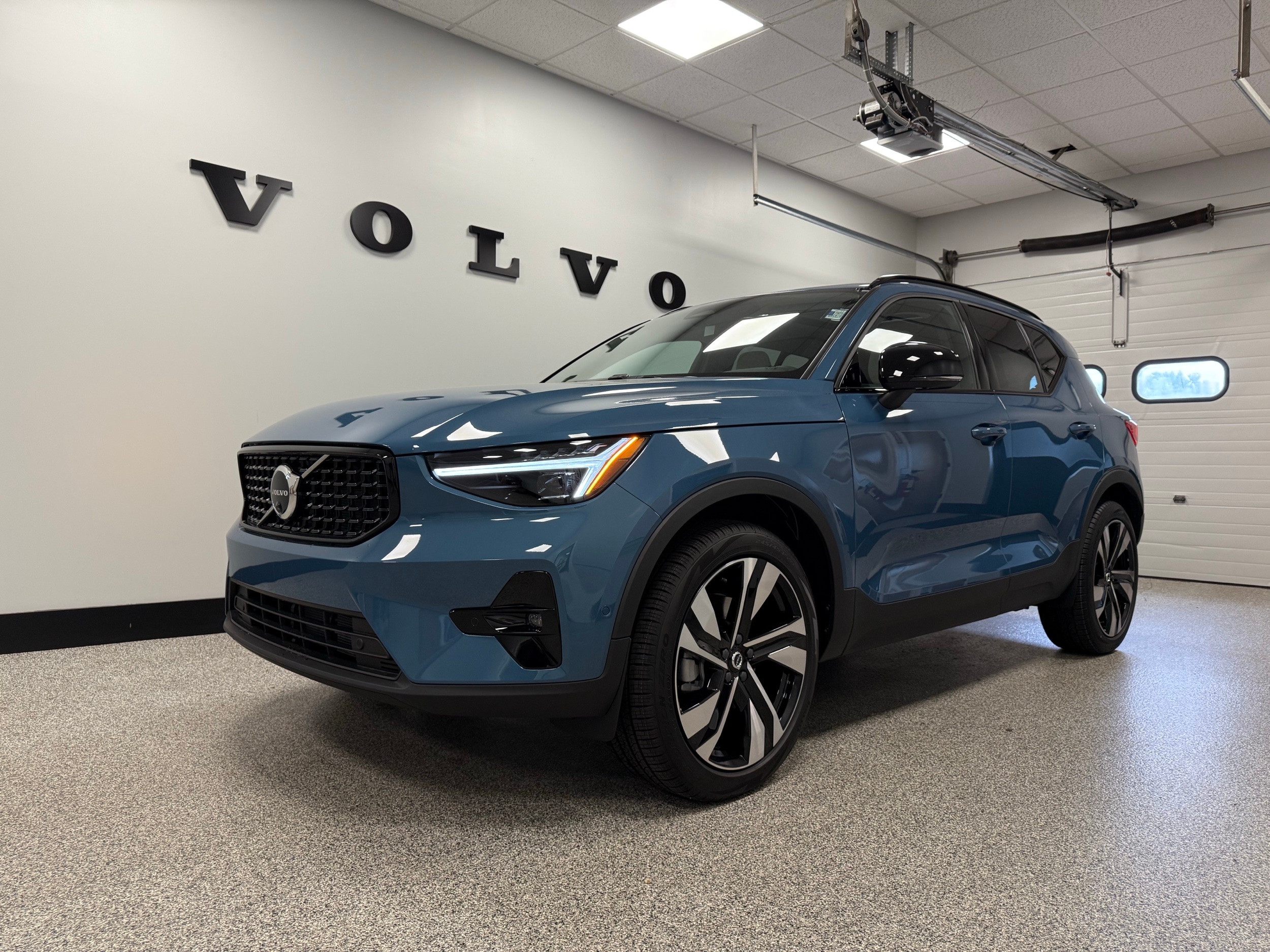 new 2025 Volvo XC40 car, priced at $49,810