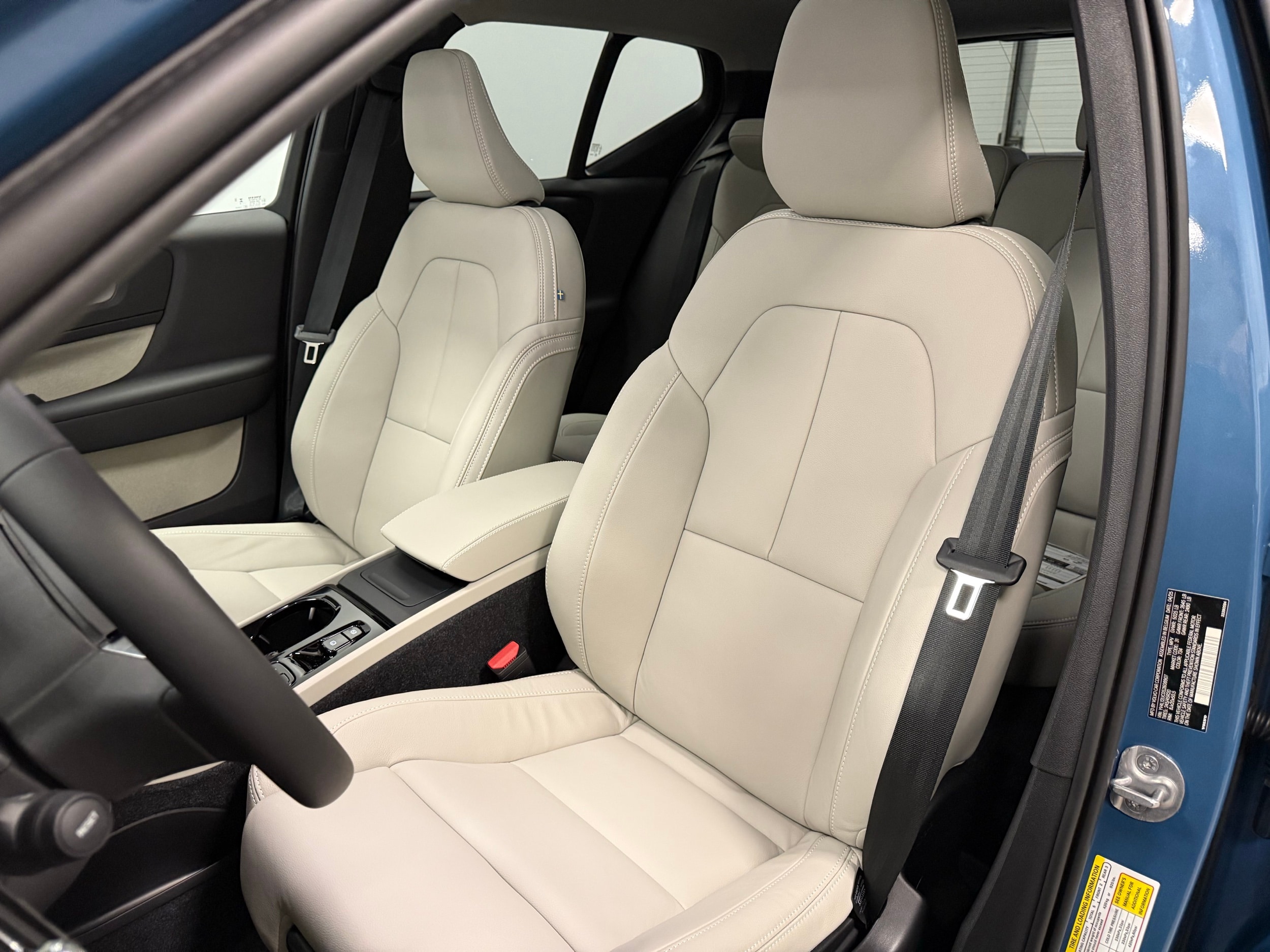 new 2025 Volvo XC40 car, priced at $49,810