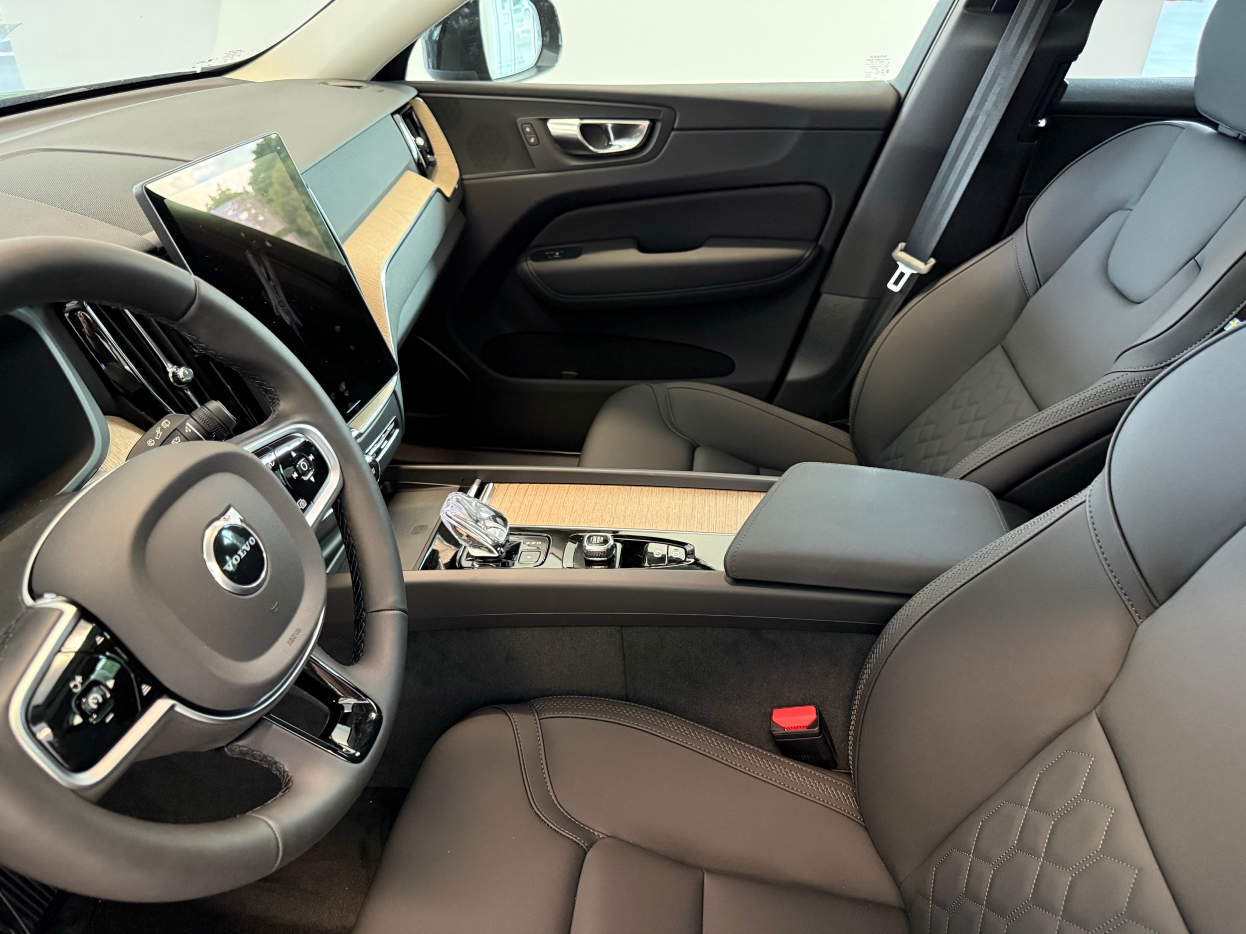 new 2026 Volvo XC60 car, priced at $57,985