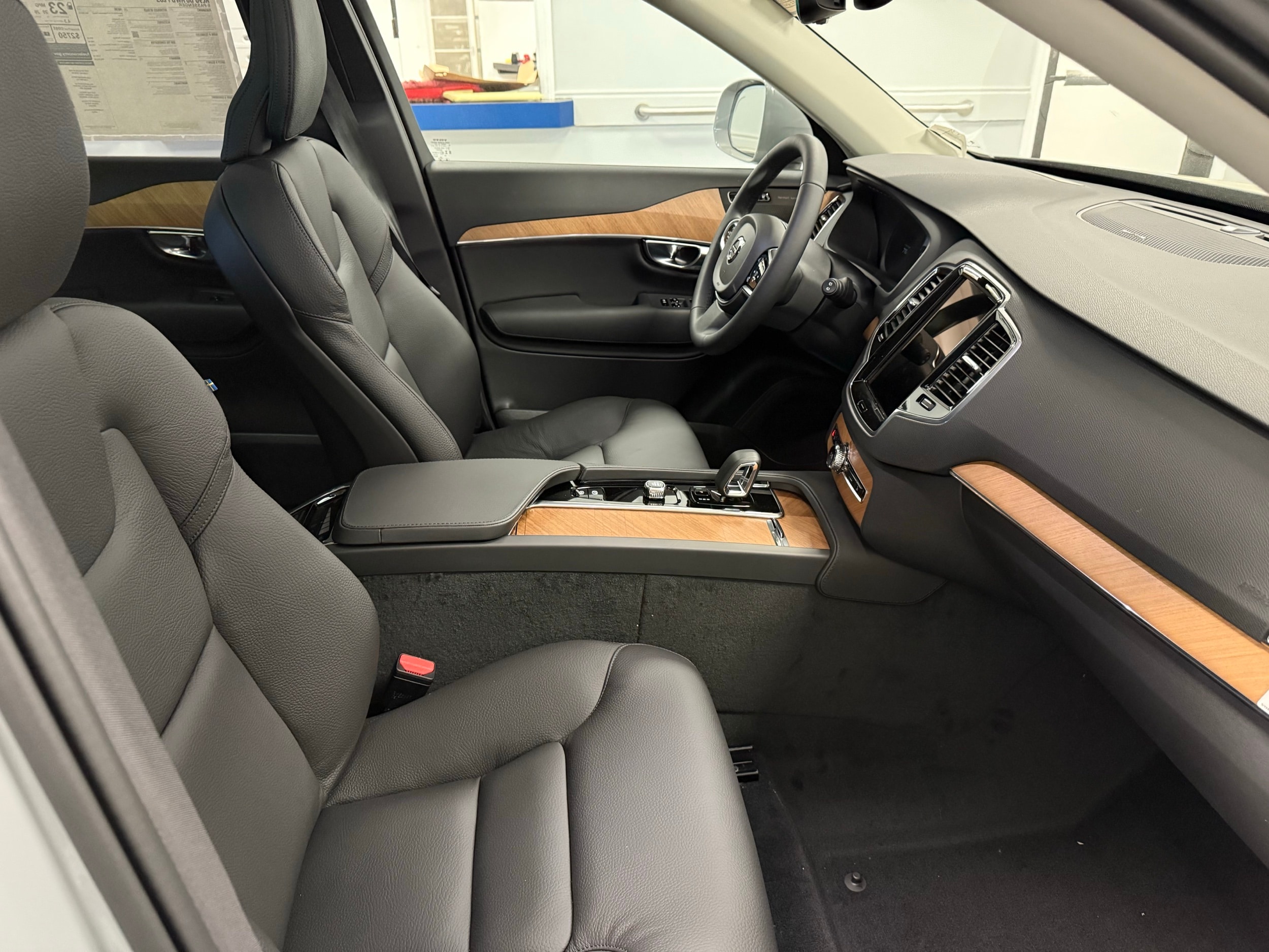 new 2025 Volvo XC90 car, priced at $68,955