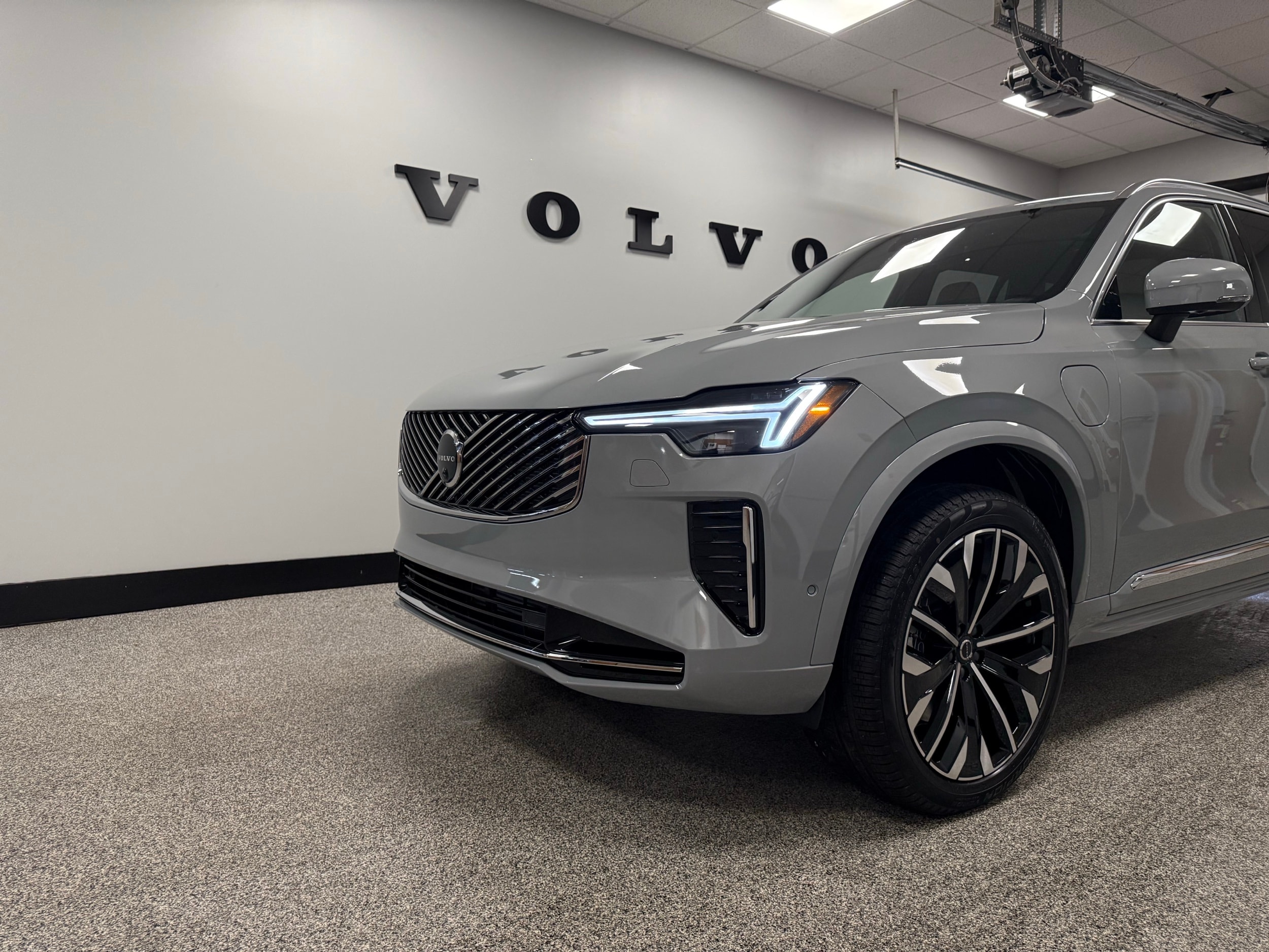 new 2025 Volvo XC90 plug-in hybrid car, priced at $78,805