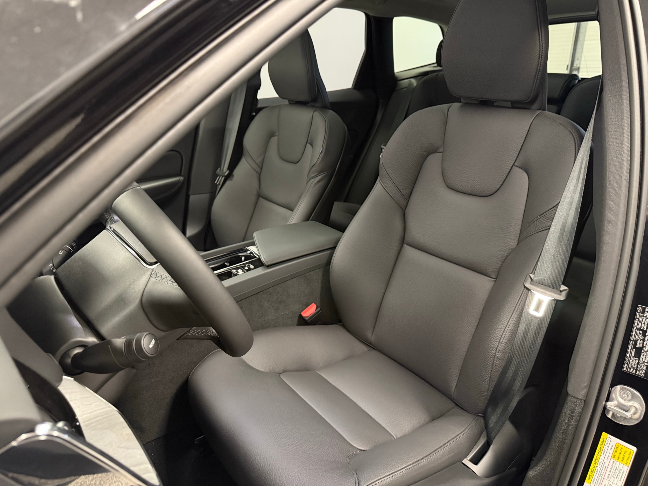 new 2025 Volvo XC60 car, priced at $55,920