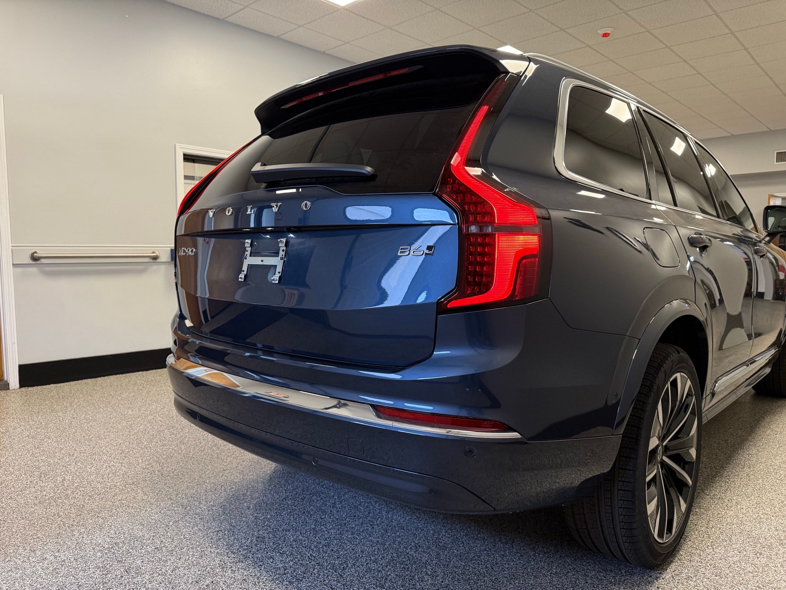 new 2025 Volvo XC90 car, priced at $76,045