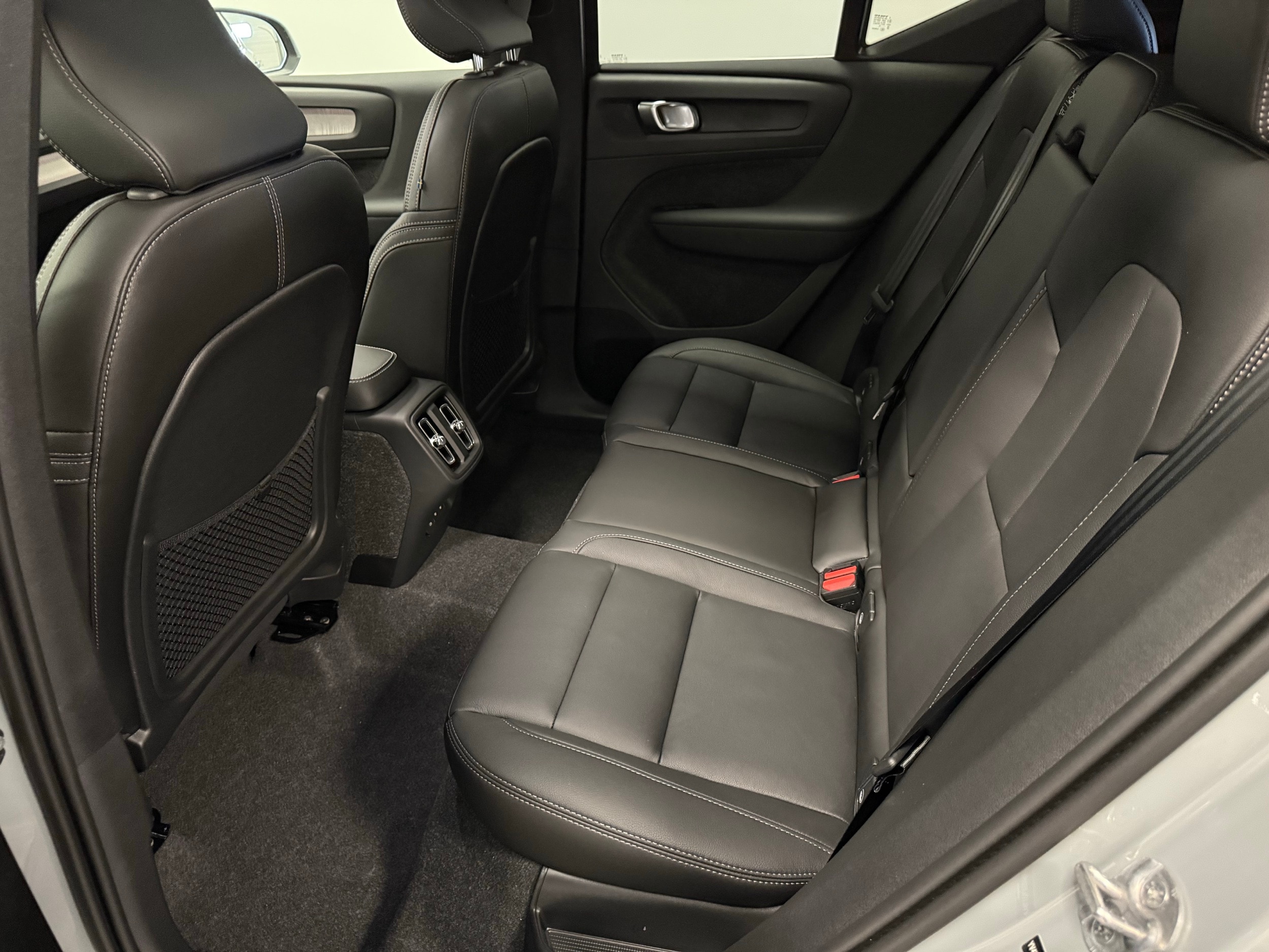 new 2025 Volvo XC40 car, priced at $46,035
