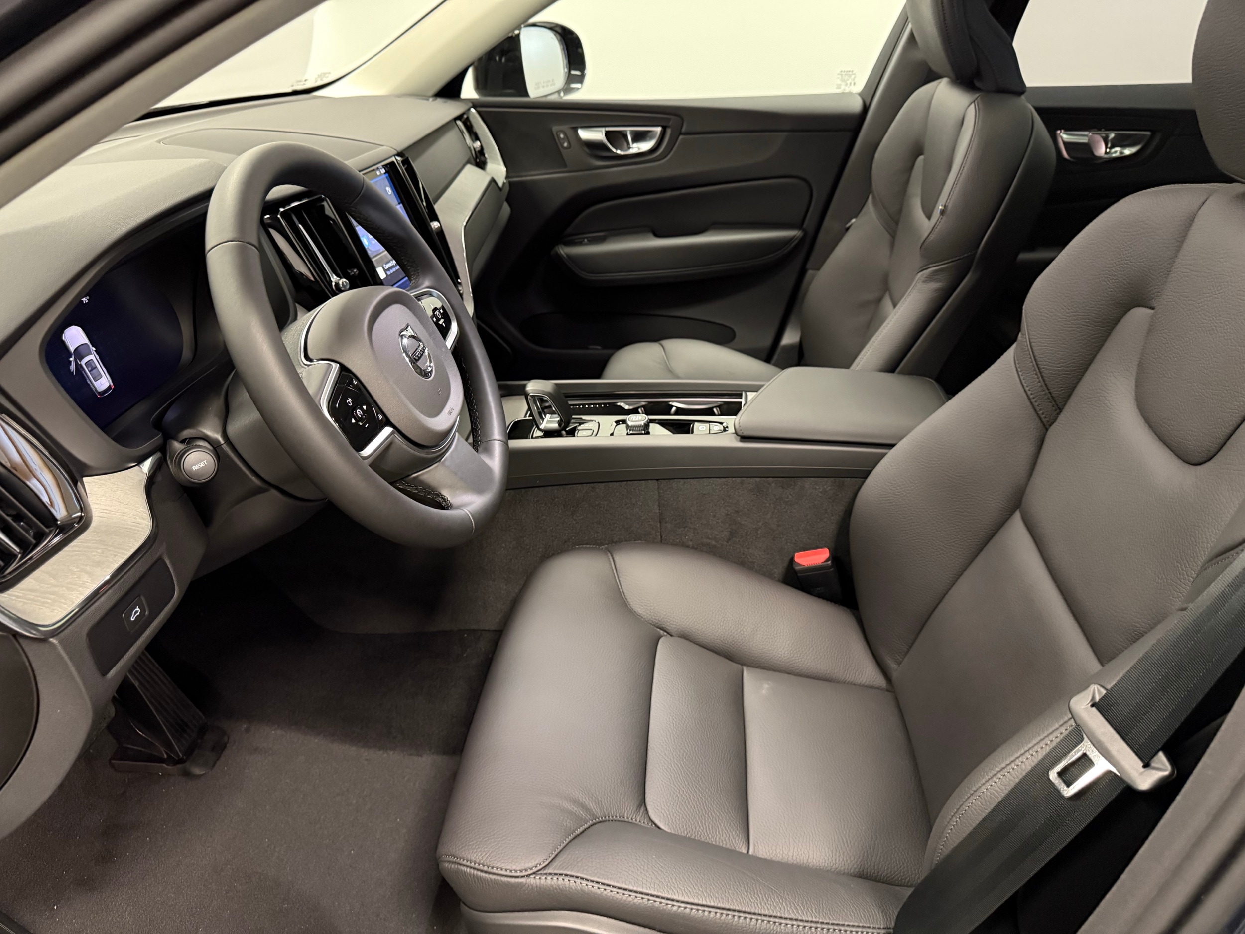 new 2025 Volvo XC60 car, priced at $55,335