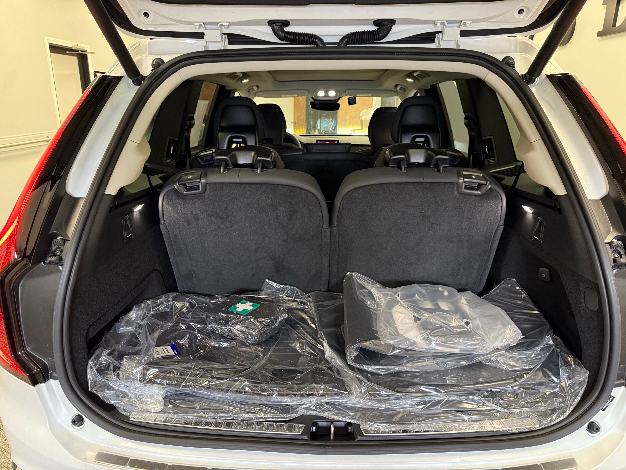 new 2025 Volvo XC90 car, priced at $69,155