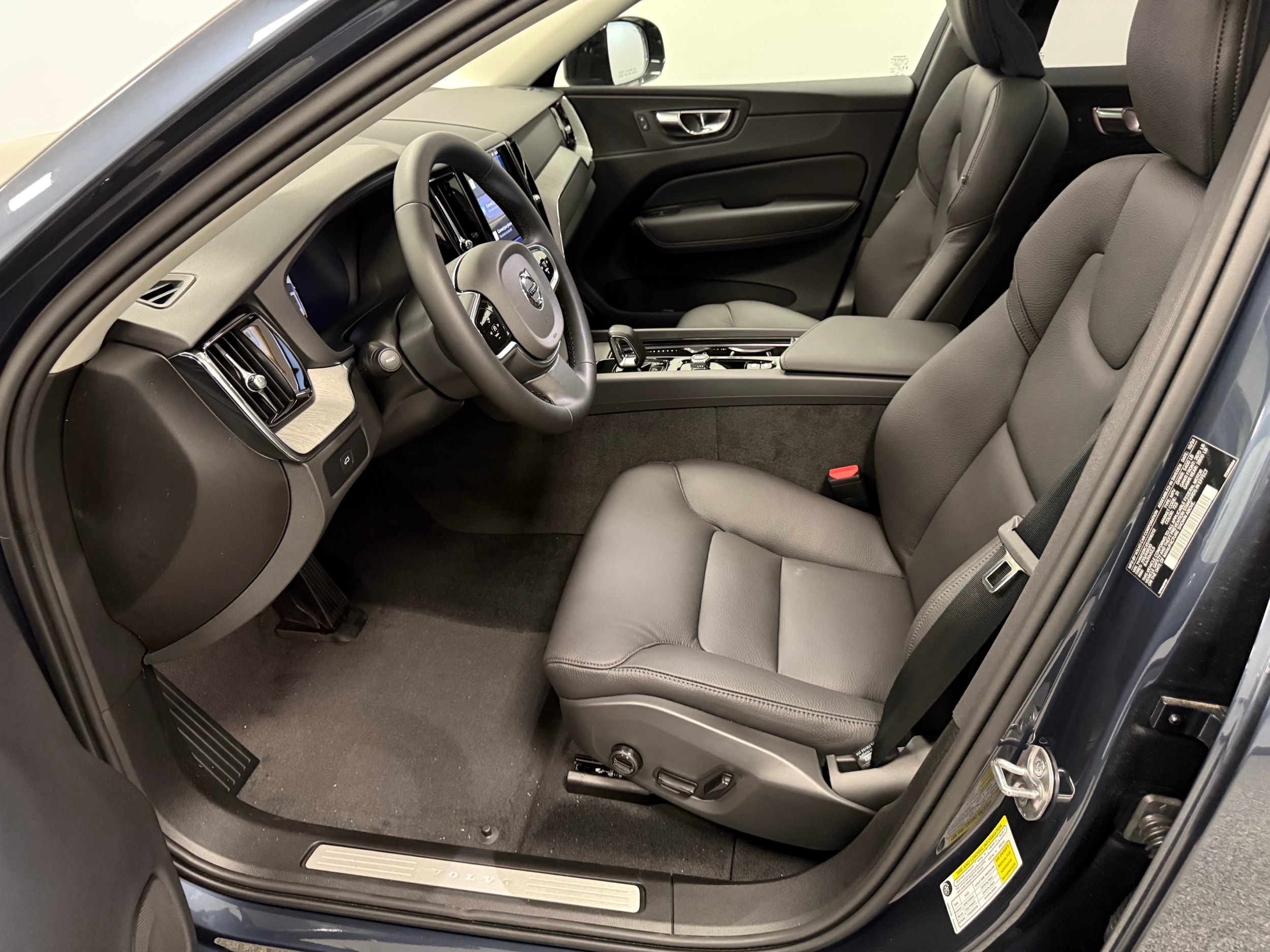 new 2025 Volvo XC60 car, priced at $55,335